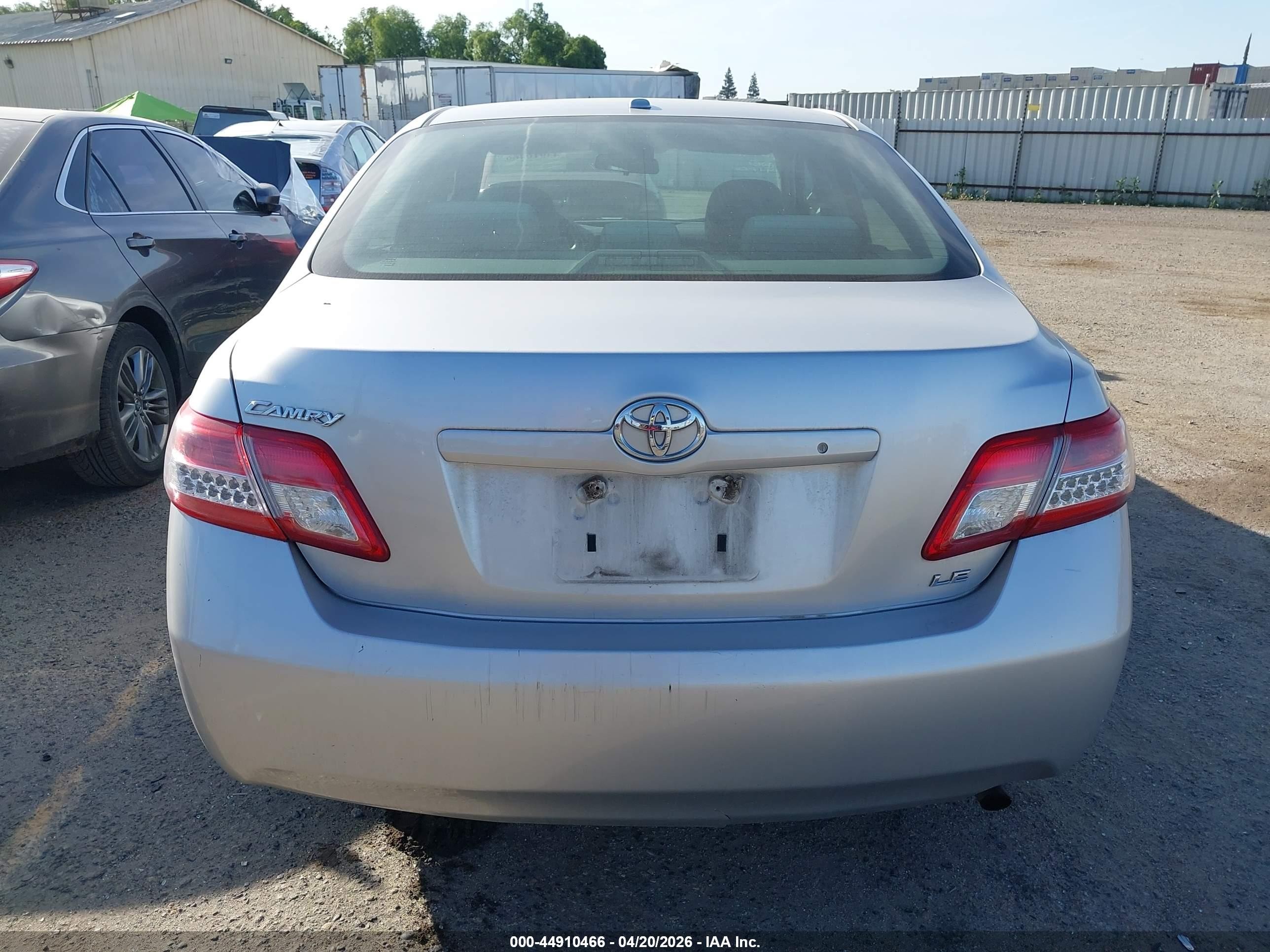 2011 Toyota Camry Le Silver vin: 4T4BF3EKXBR196416