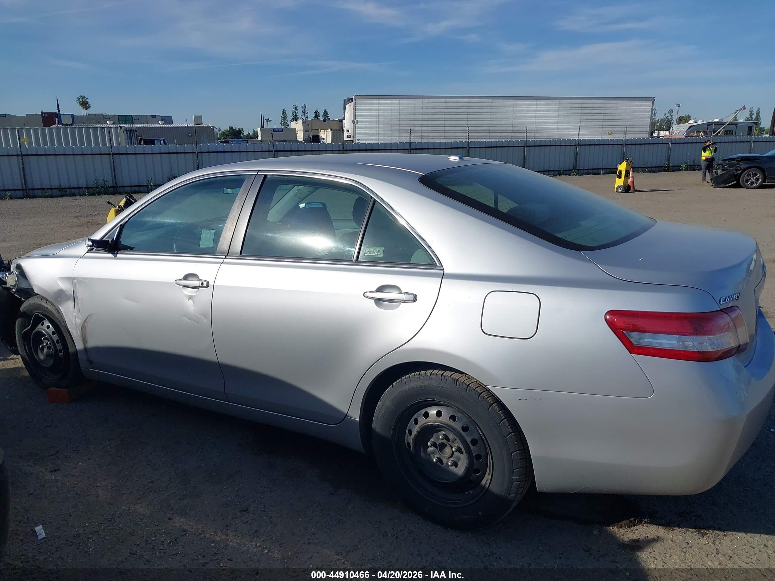 2011 Toyota Camry Le Silver vin: 4T4BF3EKXBR196416
