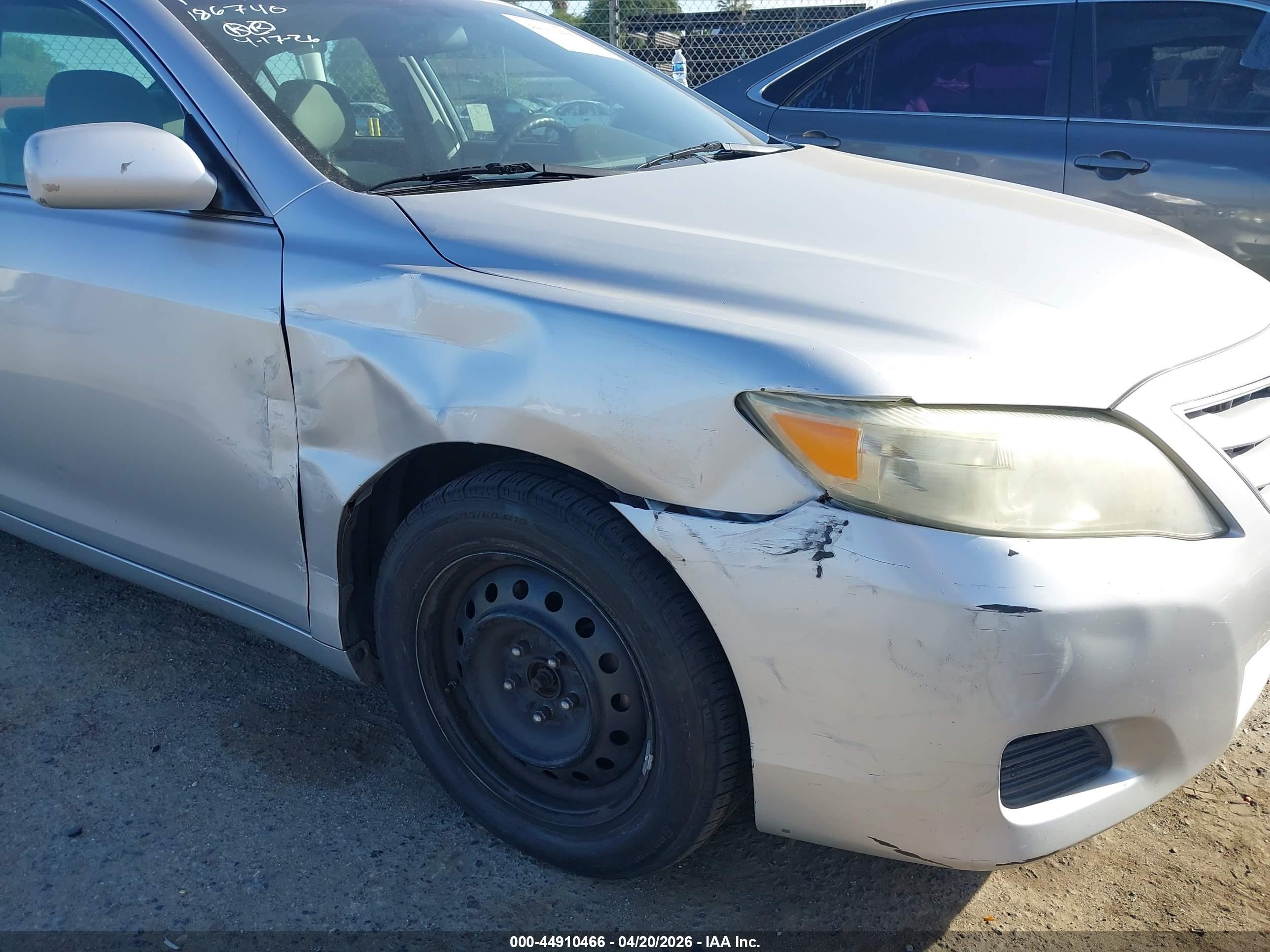 2011 Toyota Camry Le Silver vin: 4T4BF3EKXBR196416