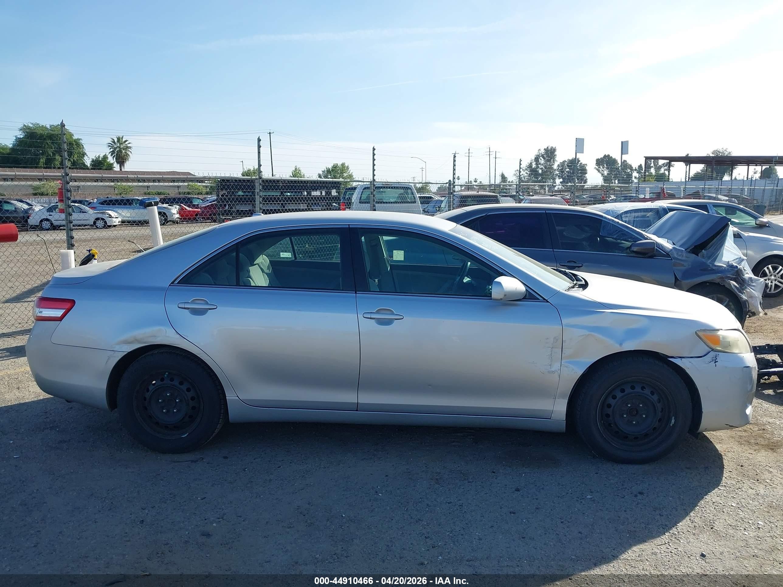 2011 Toyota Camry Le Silver vin: 4T4BF3EKXBR196416