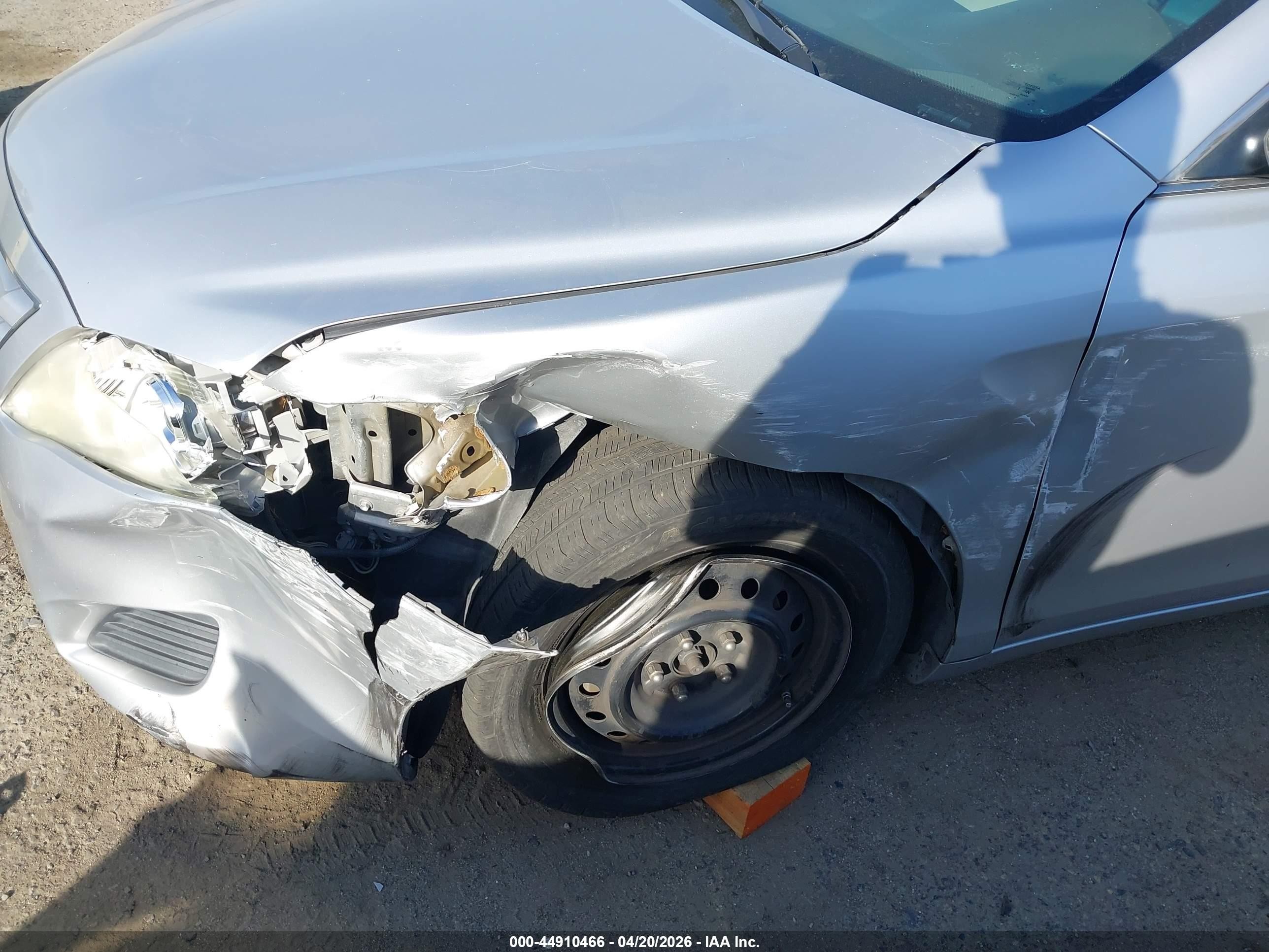 2011 Toyota Camry Le Silver vin: 4T4BF3EKXBR196416