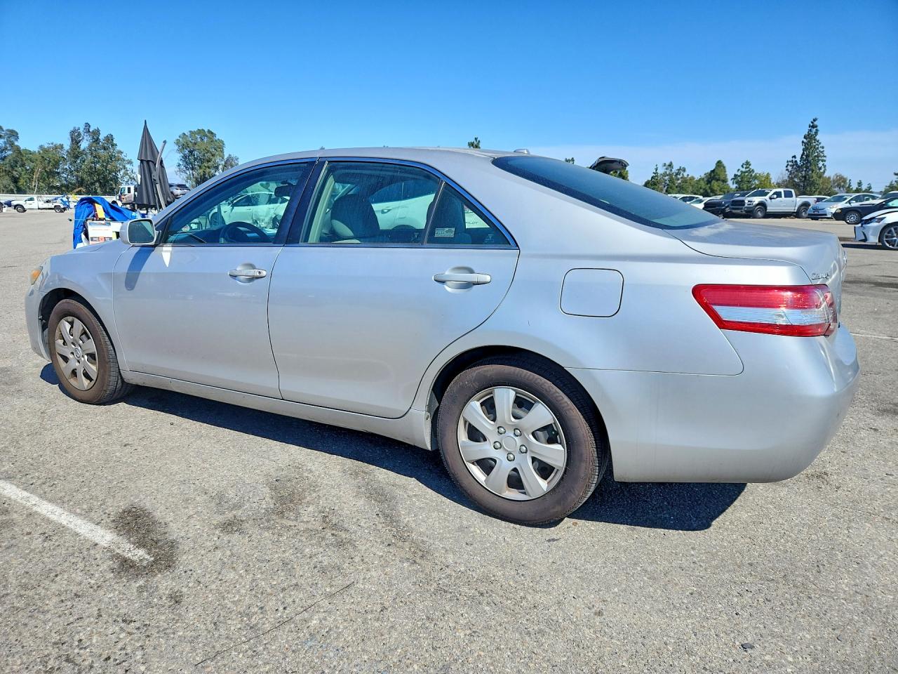 2011 Toyota Camry Le Silver vin: 4T4BF3EKXBR198182