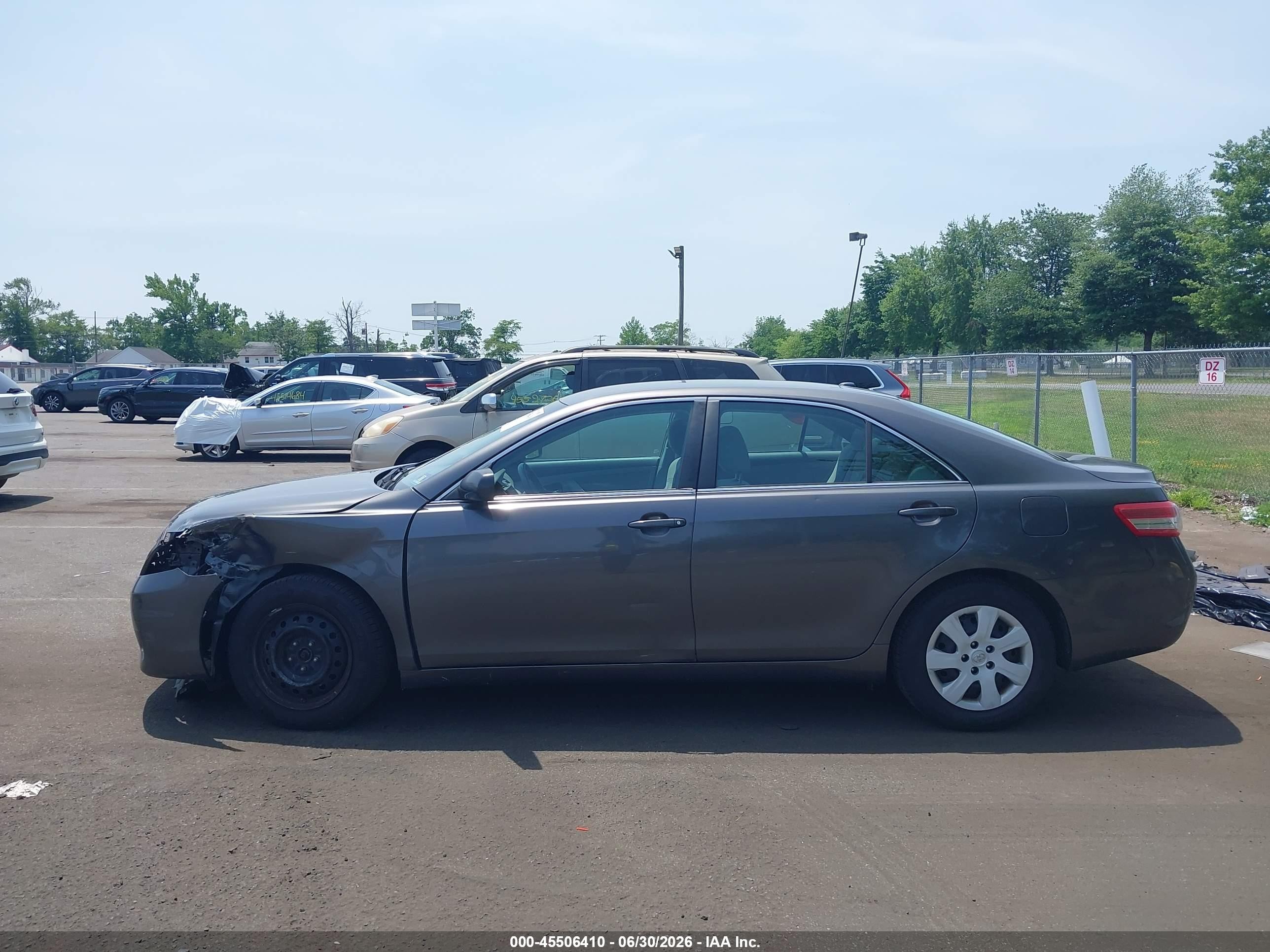 2011 Toyota Camry Le Gray vin: 4T4BF3EKXBR205454