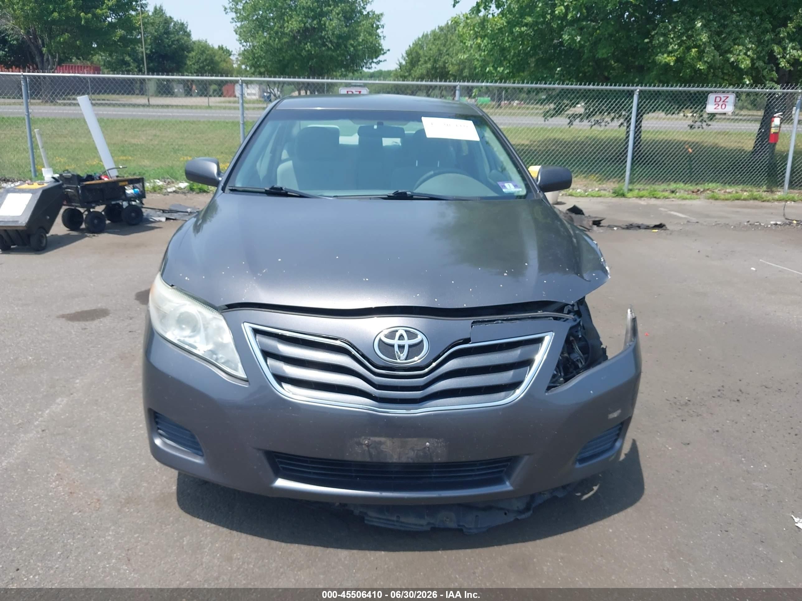2011 Toyota Camry Le Gray vin: 4T4BF3EKXBR205454