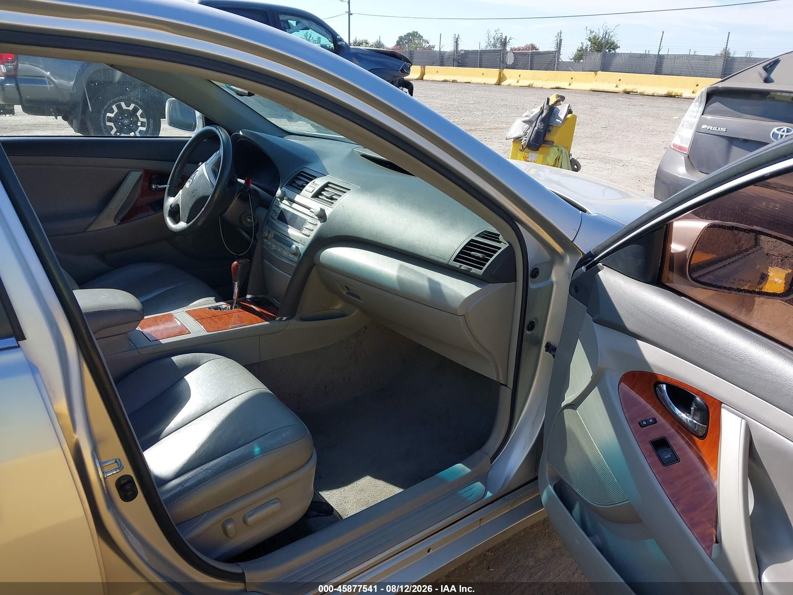 2011 Toyota Camry Xle Silver vin: 4T4BF3EKXBR212016