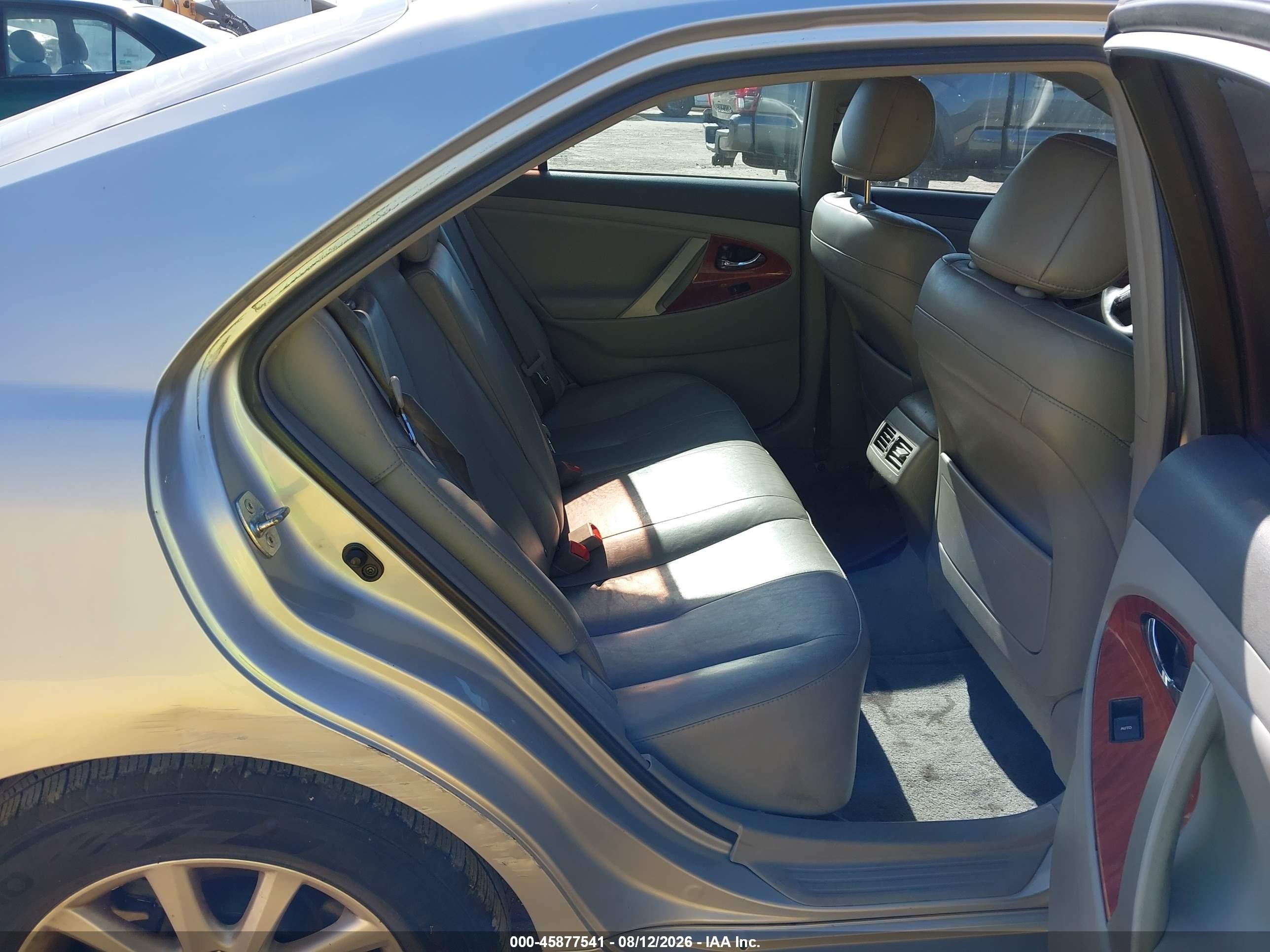 2011 Toyota Camry Xle Silver vin: 4T4BF3EKXBR212016