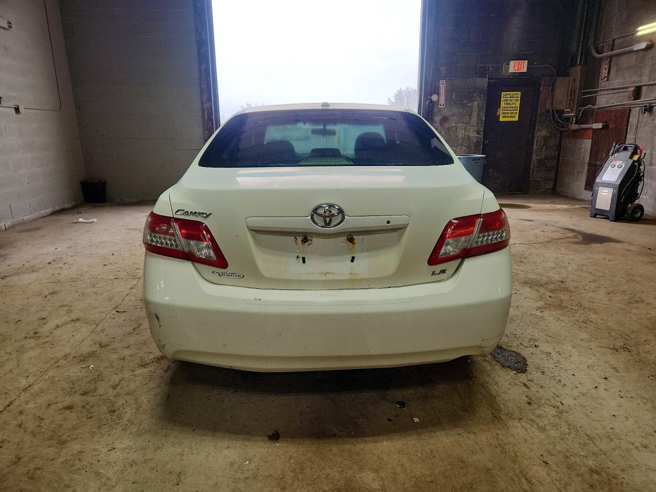 2011 Toyota Camry Le White vin: 4T4BF3EKXBR218978