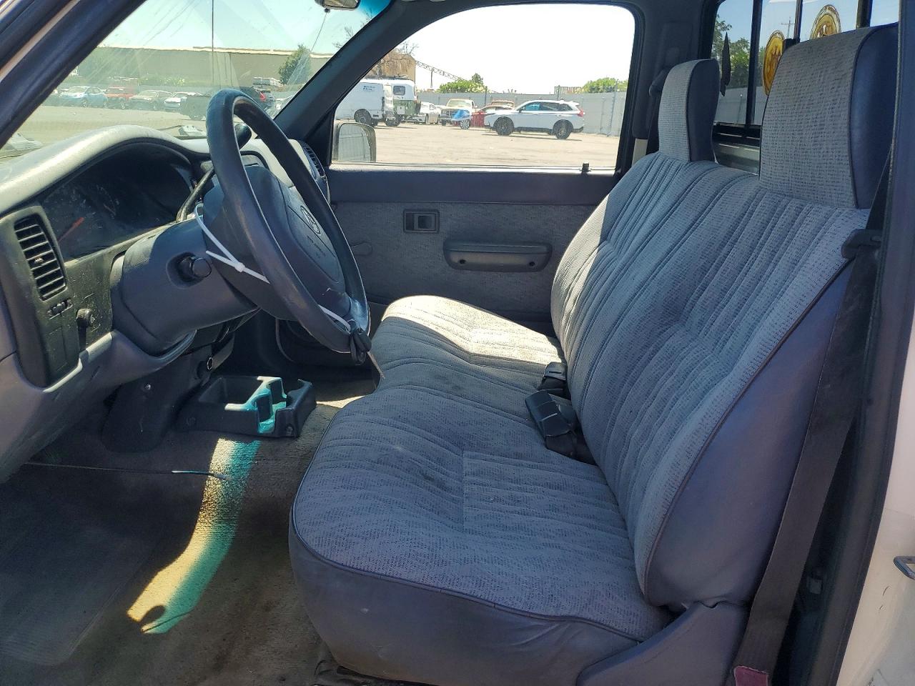 1998 Toyota Tacoma Base White vin: 4TANL42N1WZ044330