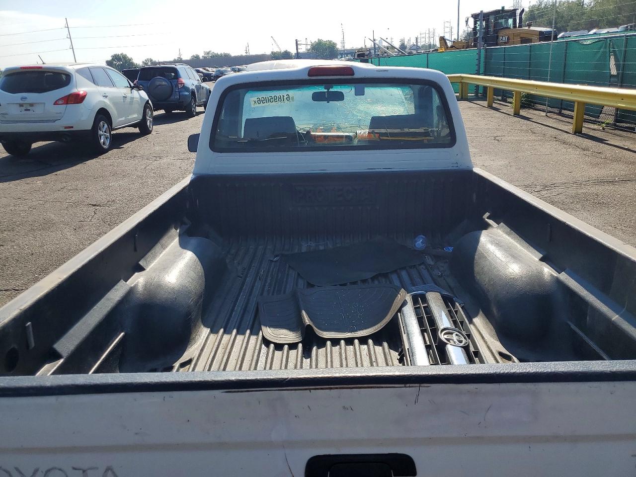 1998 Toyota Tacoma Base White vin: 4TANL42N2WZ101828