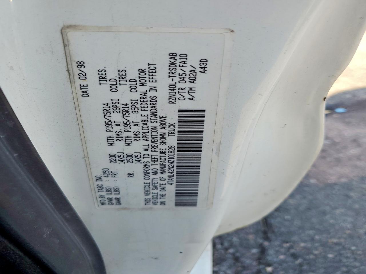 1998 Toyota Tacoma Base White vin: 4TANL42N2WZ101828