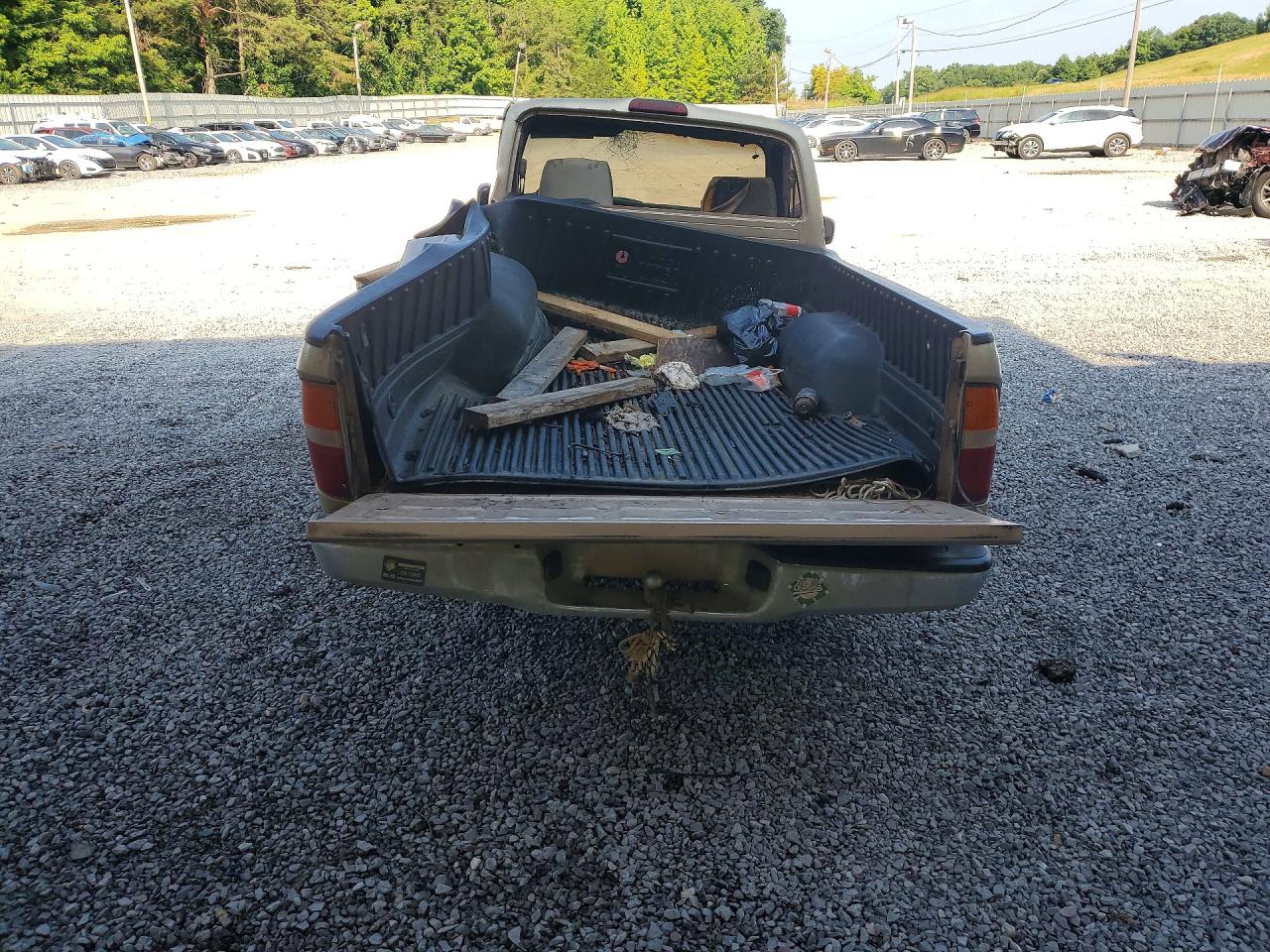 1998 Toyota Tacoma Base Beige vin: 4TANL42N2WZ136255