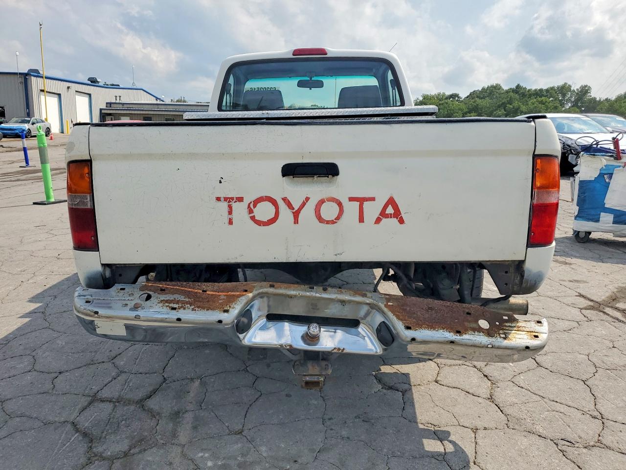 1999 Toyota Tacoma Base White vin: 4TANL42N4XZ471924