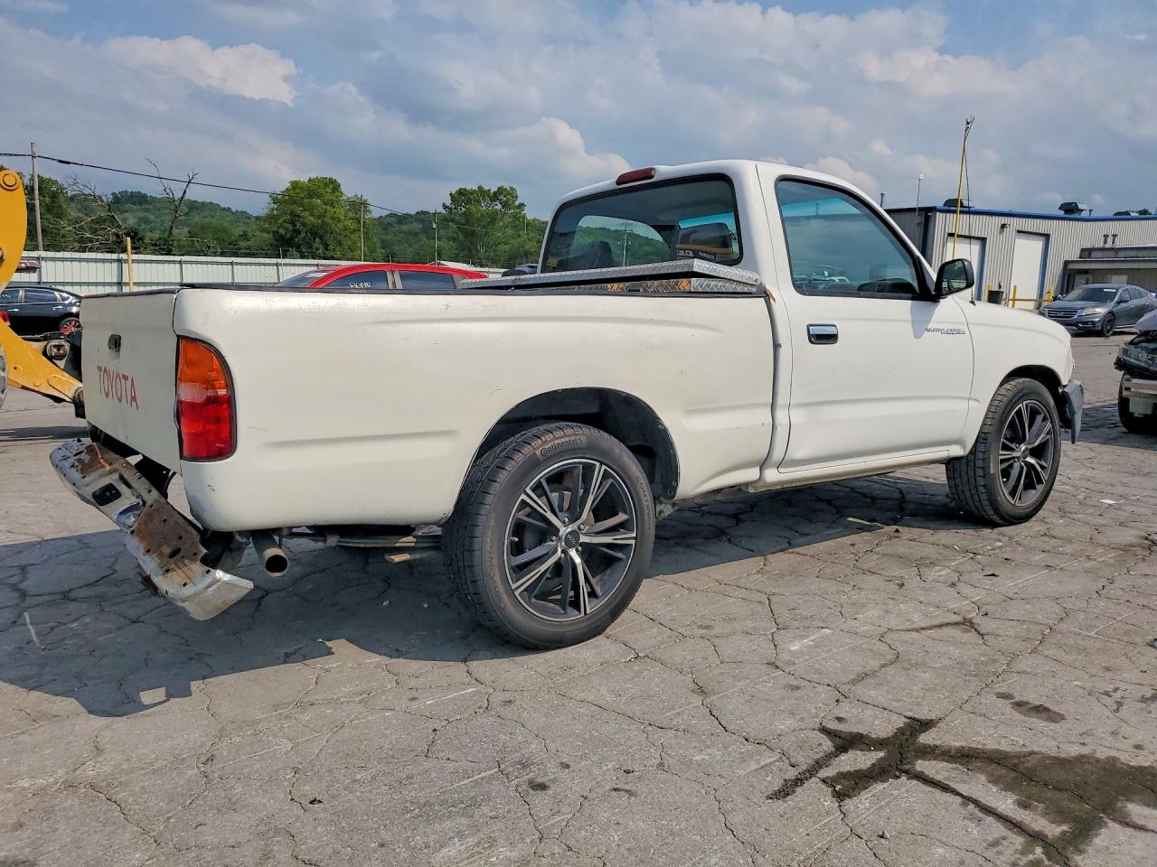 1999 Toyota Tacoma Base White vin: 4TANL42N4XZ471924