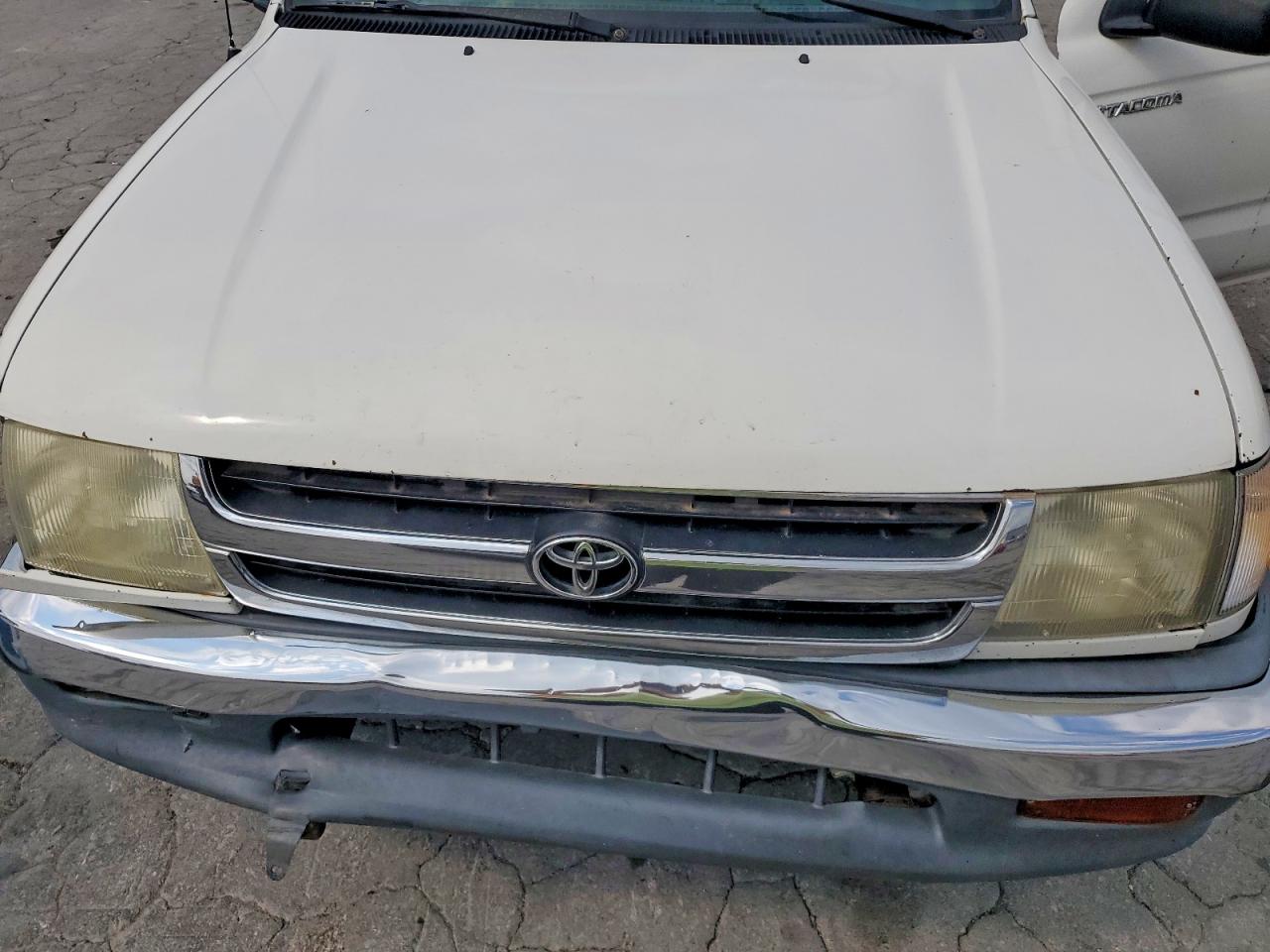 1999 Toyota Tacoma Base White vin: 4TANL42N4XZ471924