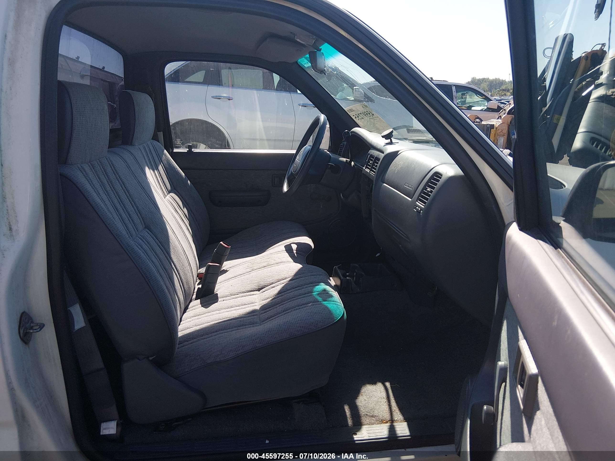 1998 Toyota Tacoma   White vin: 4TANL42N5WZ099363