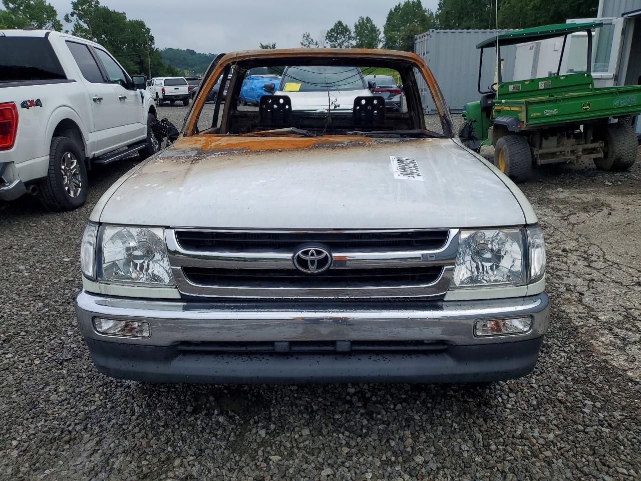 1997 Toyota Tacoma Base White vin: 4TANL42N6VZ315218