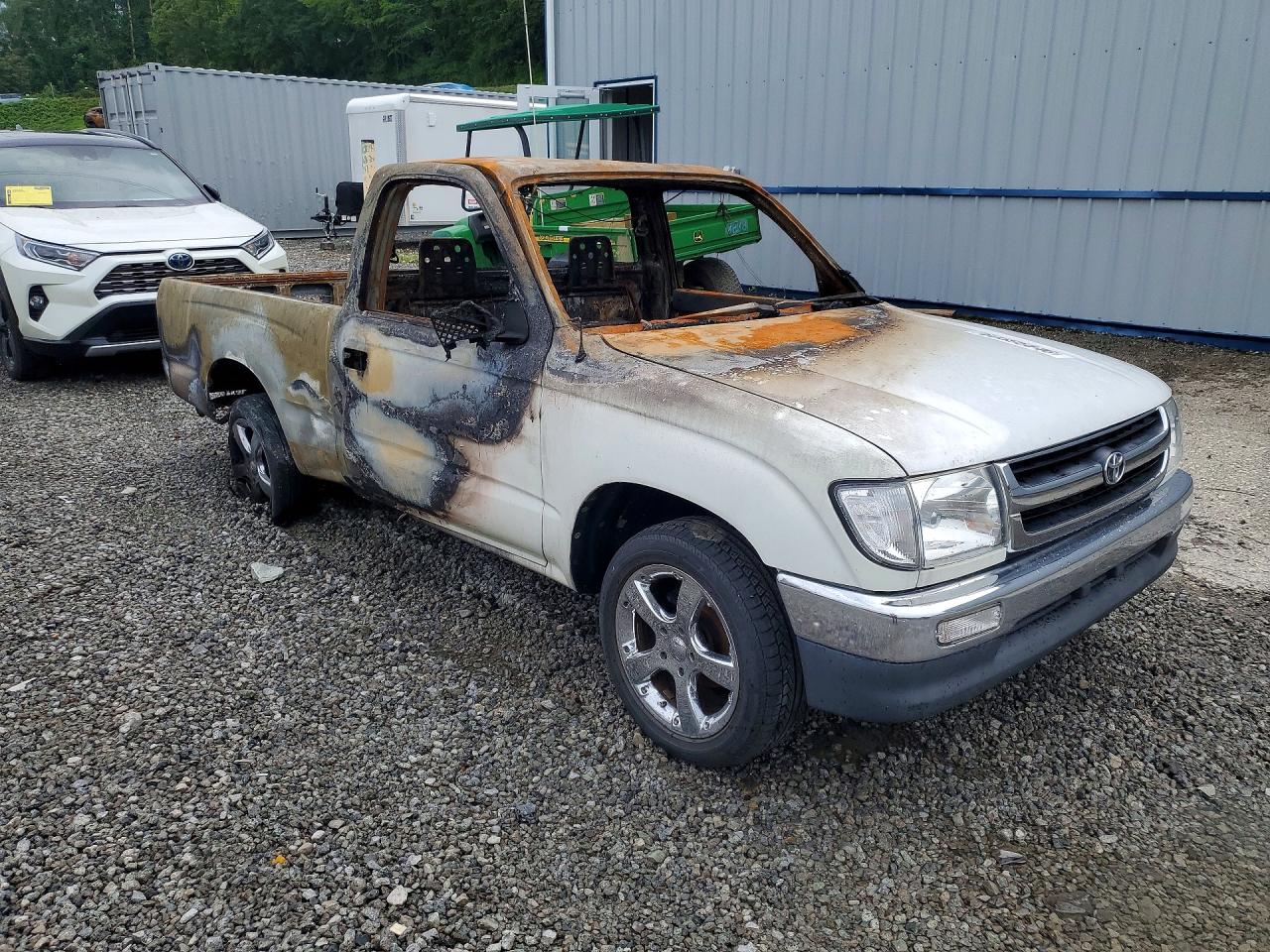 1997 Toyota Tacoma Base White vin: 4TANL42N6VZ315218