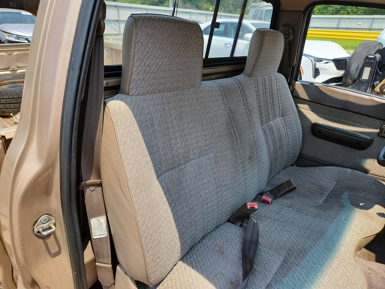 1997 Toyota Tacoma Base Tan vin: 4TANL42N7VZ321559