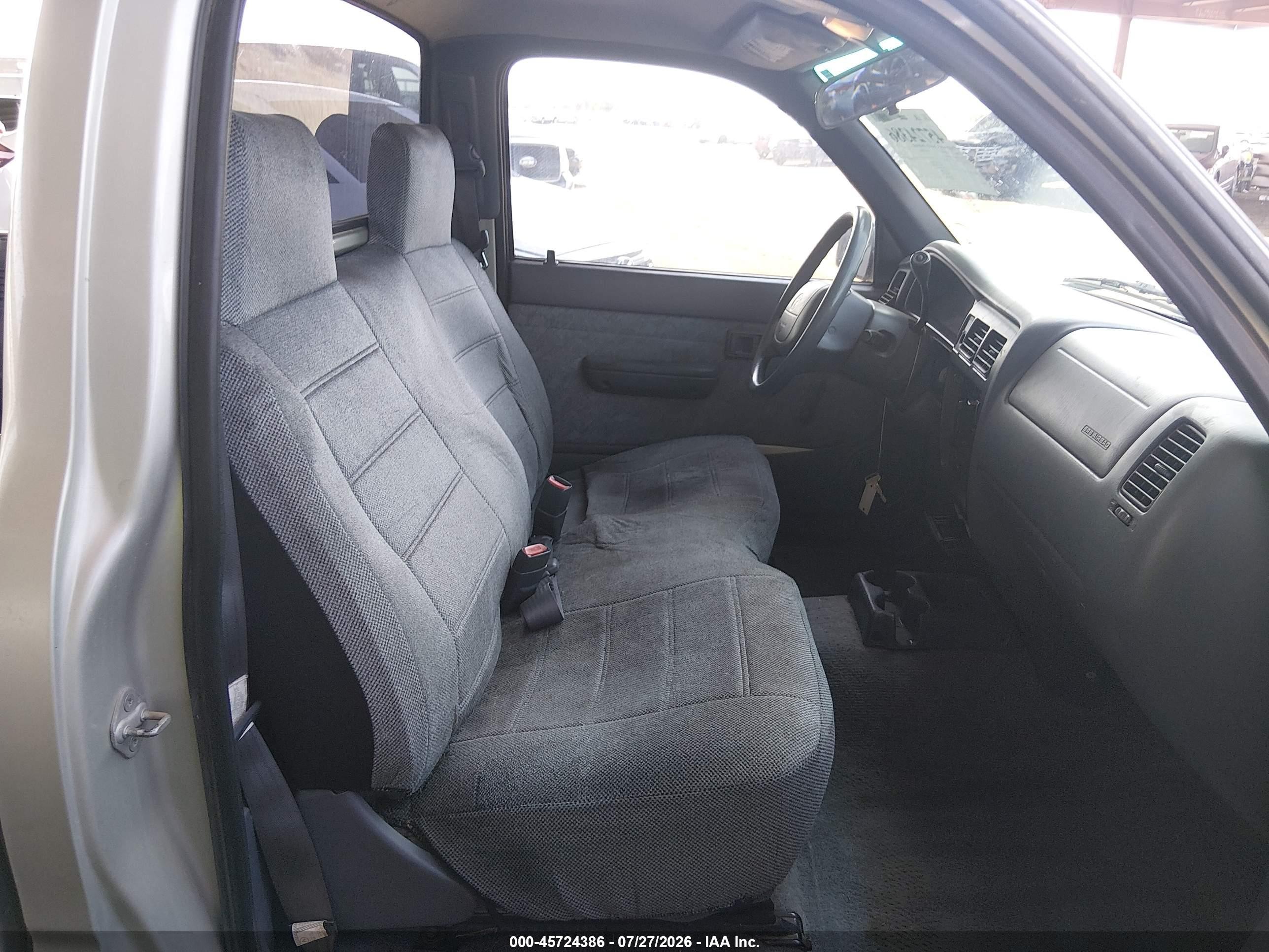 2000 Toyota Tacoma   Silver vin: 4TANL42N7YZ682472