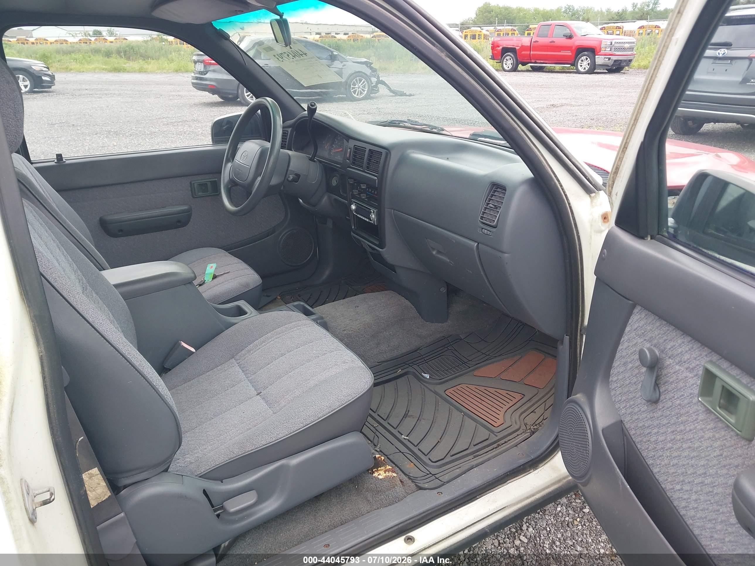 1996 Toyota Tacoma   White vin: 4TANL42N8TZ128236