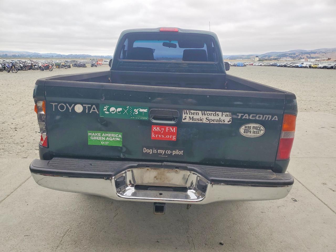 2000 Toyota Tacoma Base Green vin: 4TANL42N8YZ578752
