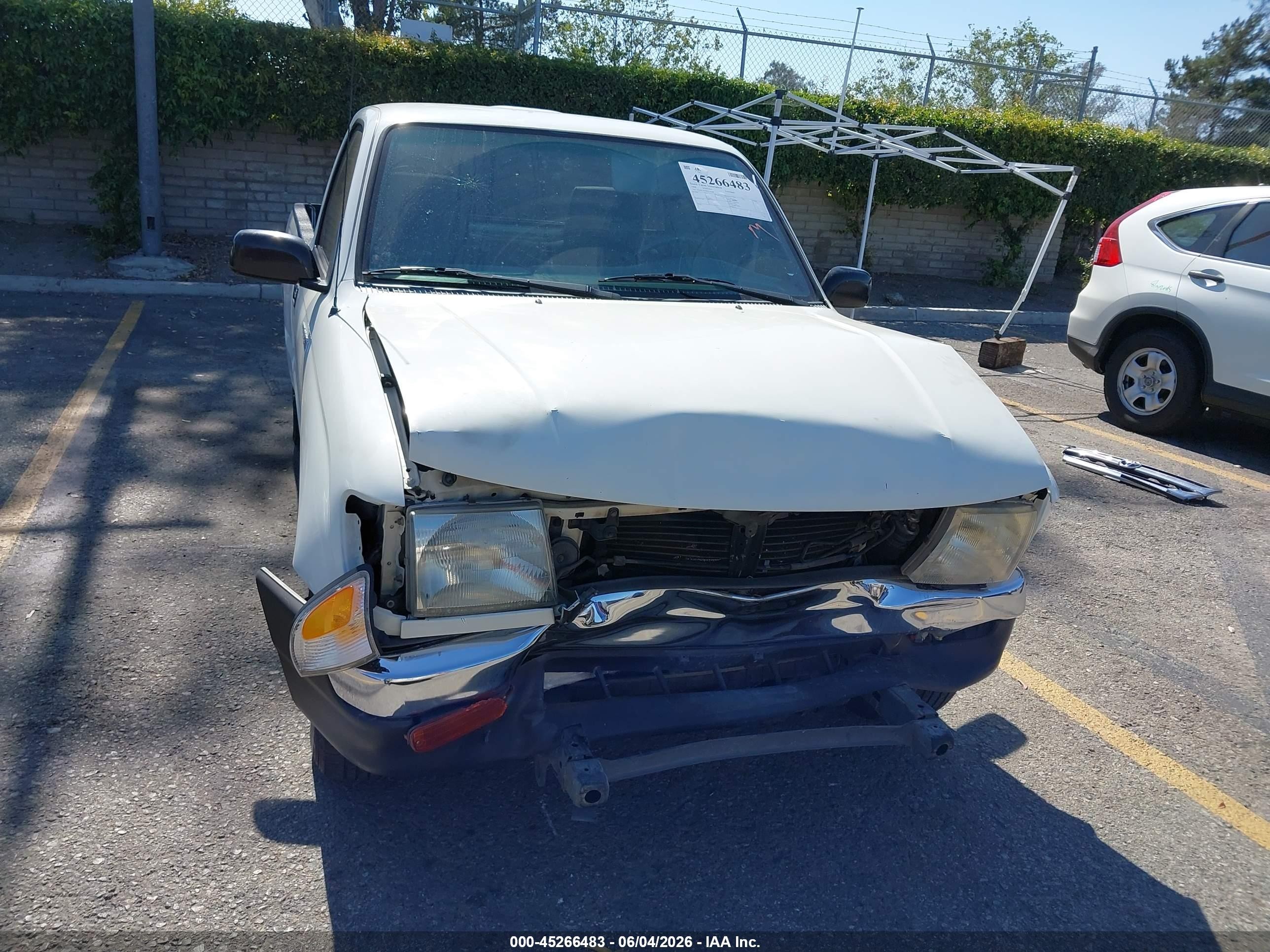 1998 Toyota Tacoma   White vin: 4TANL42N9WZ112308