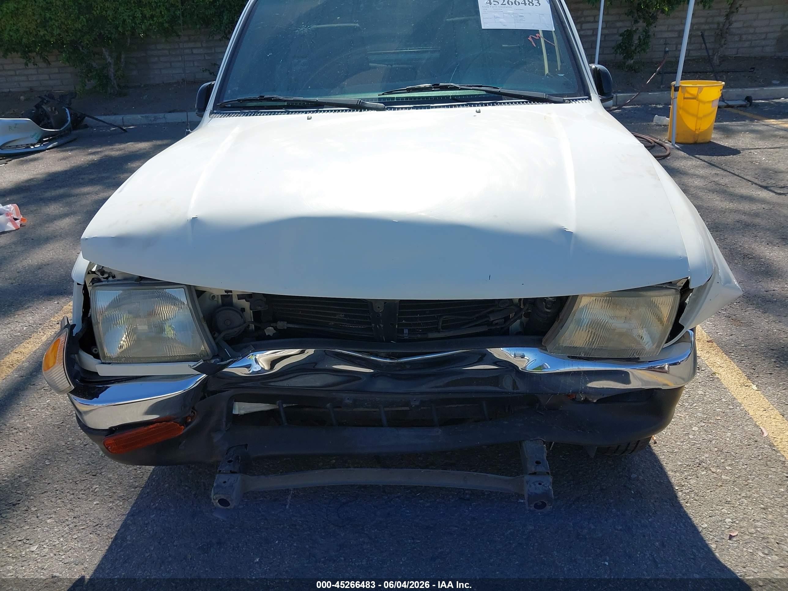 1998 Toyota Tacoma   White vin: 4TANL42N9WZ112308