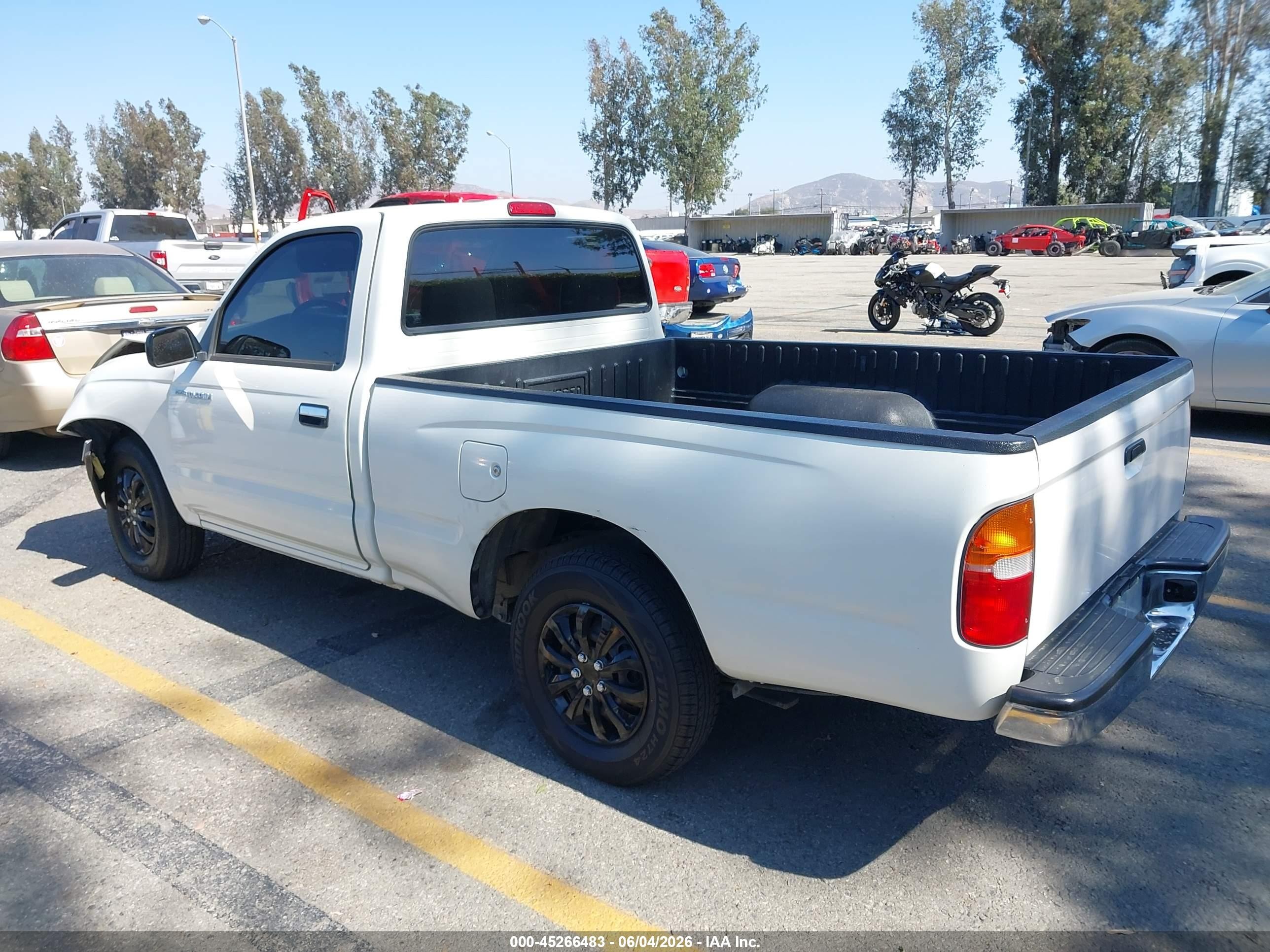 1998 Toyota Tacoma   White vin: 4TANL42N9WZ112308