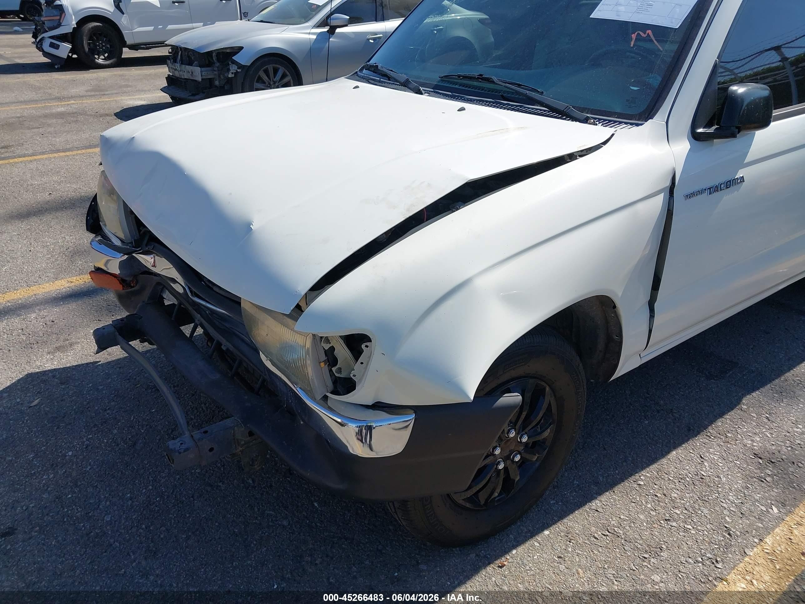 1998 Toyota Tacoma   White vin: 4TANL42N9WZ112308