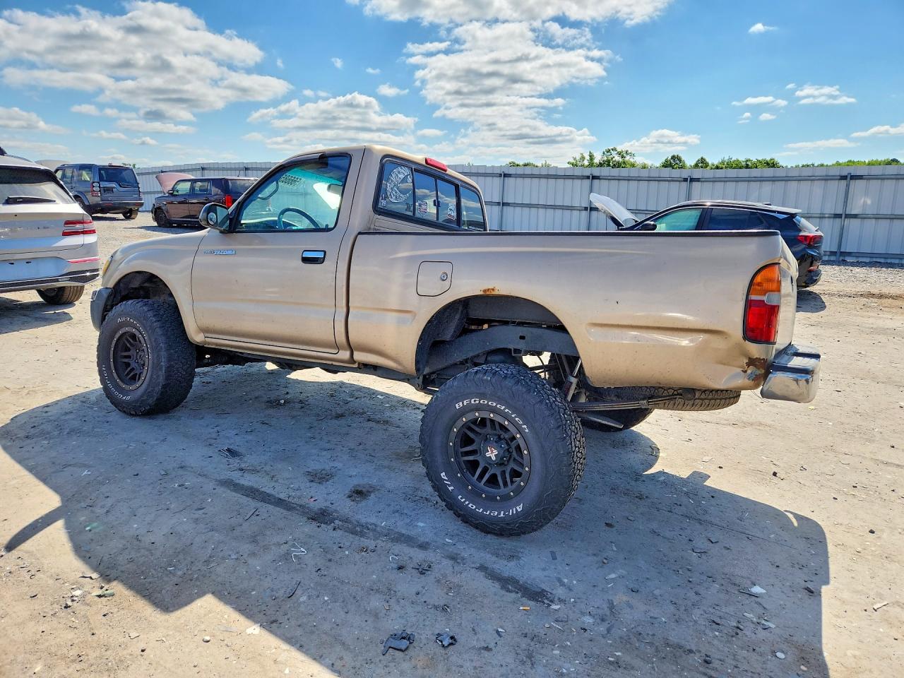 2000 Toyota Tacoma Base Золотой vin: 4TAPM62N1YZ588492
