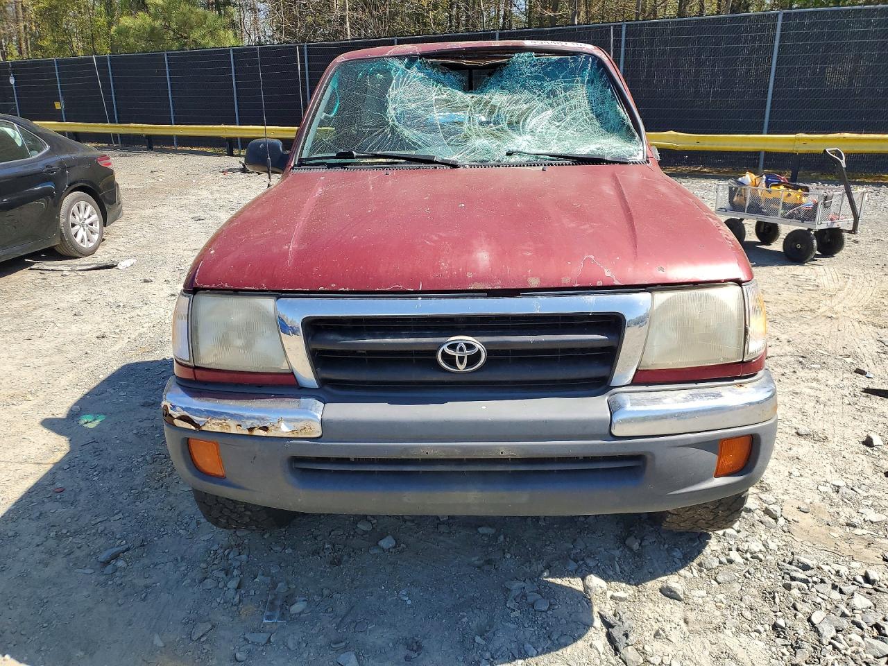 2000 Toyota Tacoma Base Burgundy vin: 4TAPM62N1YZ638632