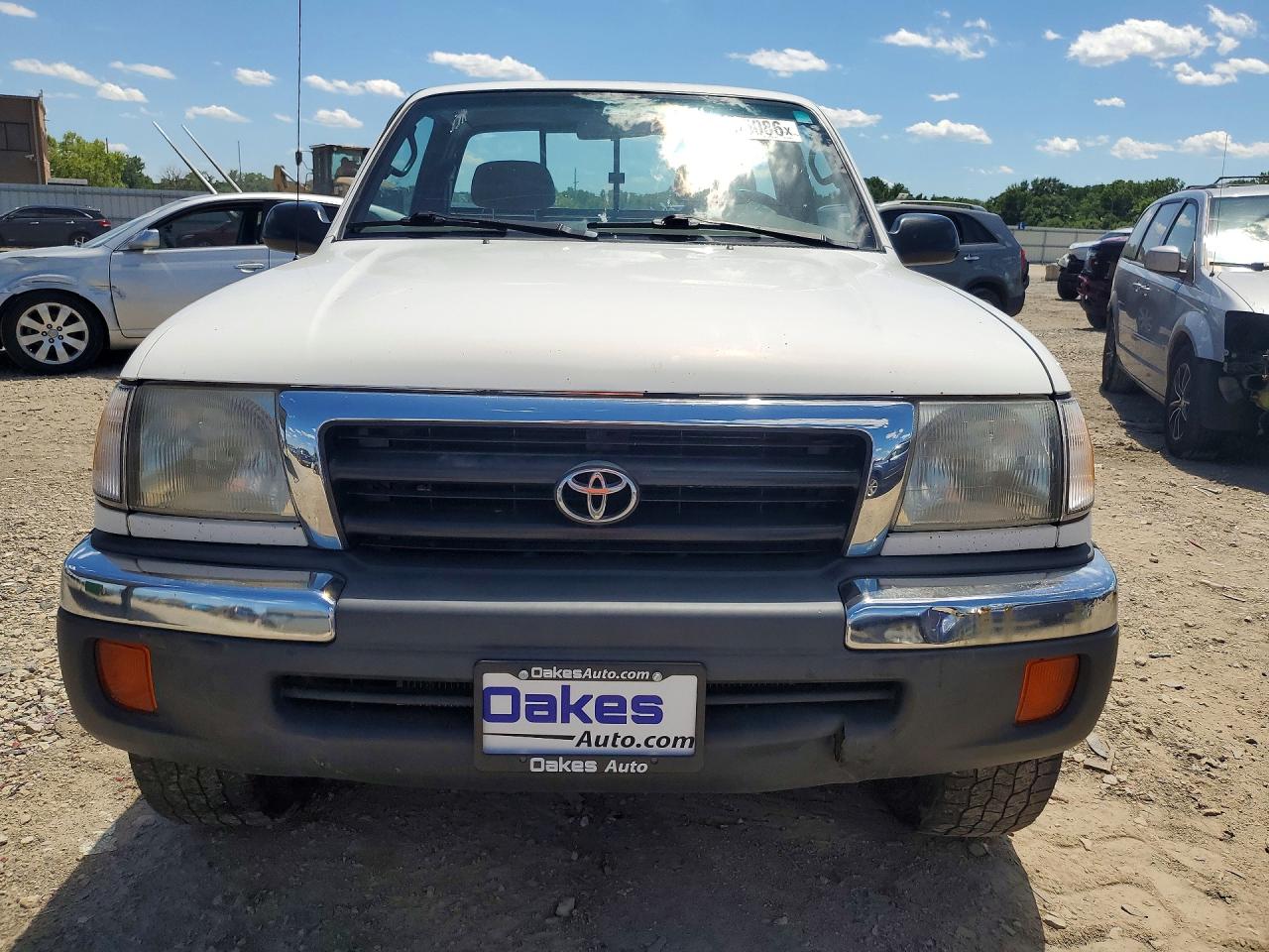 2000 Toyota Tacoma Base White vin: 4TAPM62N3YZ577039