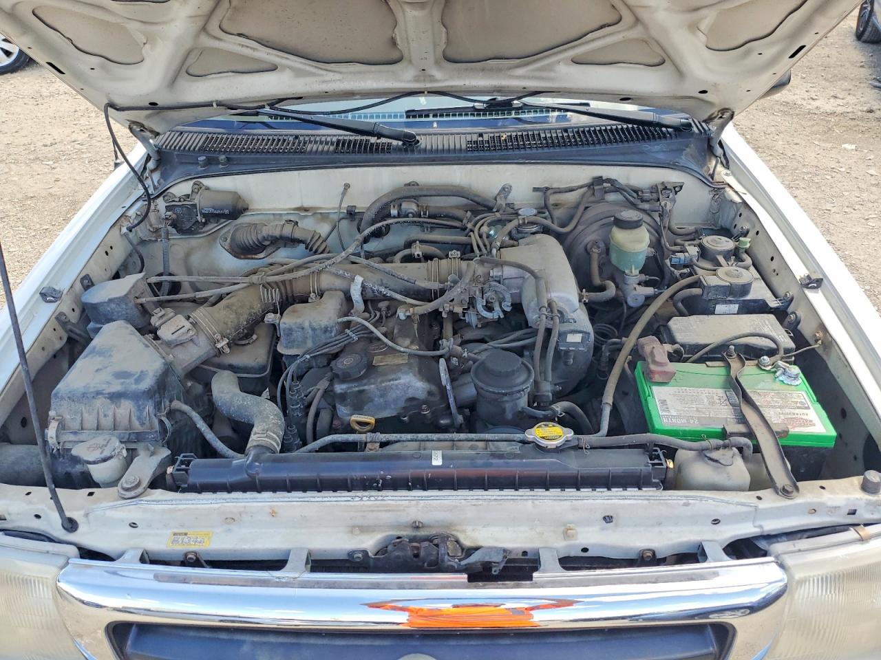 2000 Toyota Tacoma Base White vin: 4TAPM62N3YZ577039