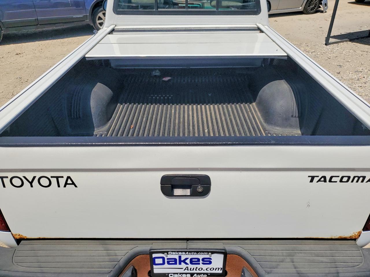 2000 Toyota Tacoma Base White vin: 4TAPM62N3YZ577039