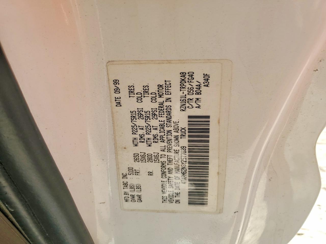 2000 Toyota Tacoma Base White vin: 4TAPM62N3YZ577039