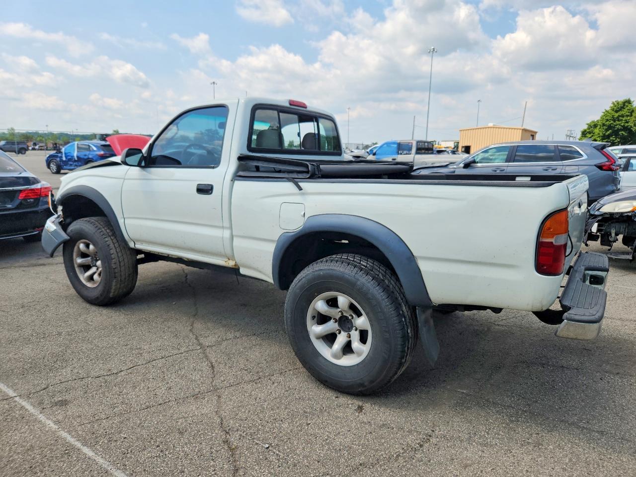 1998 Toyota Tacoma Base White vin: 4TAPM62N4WZ087450
