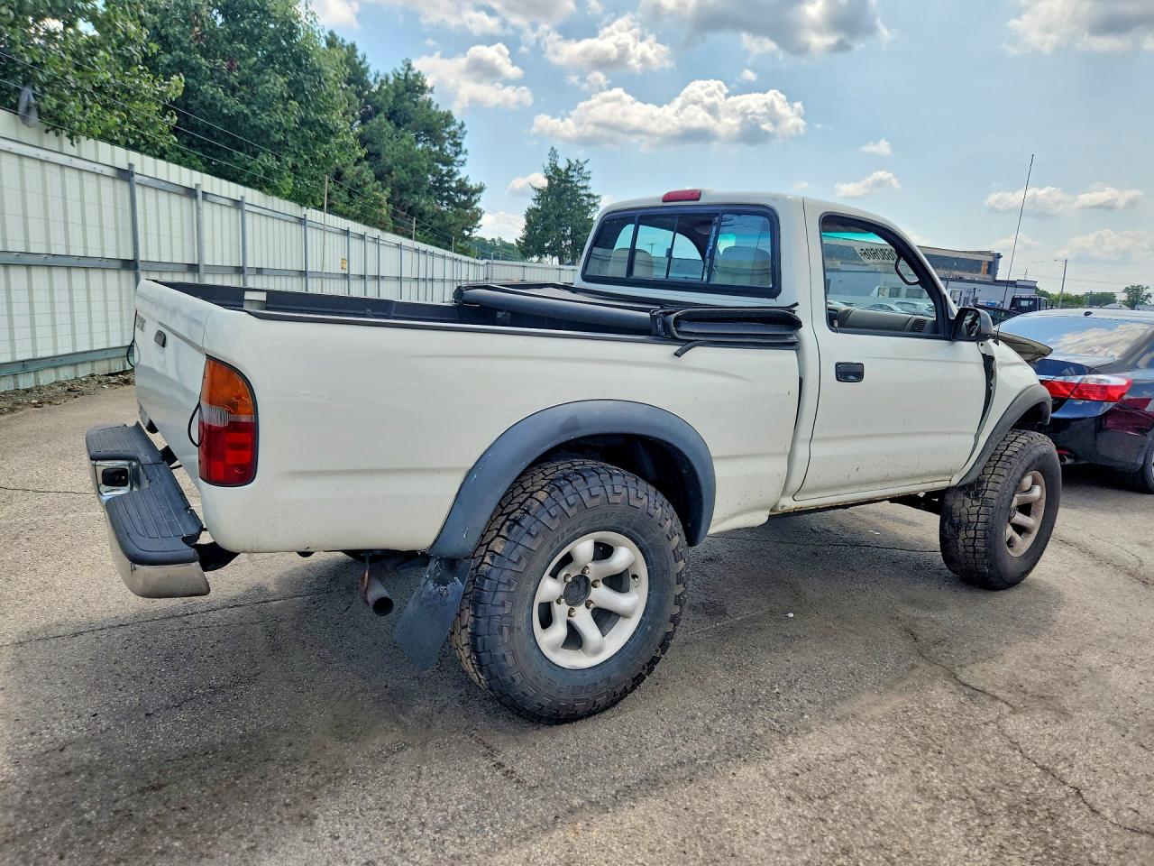1998 Toyota Tacoma Base White vin: 4TAPM62N4WZ087450