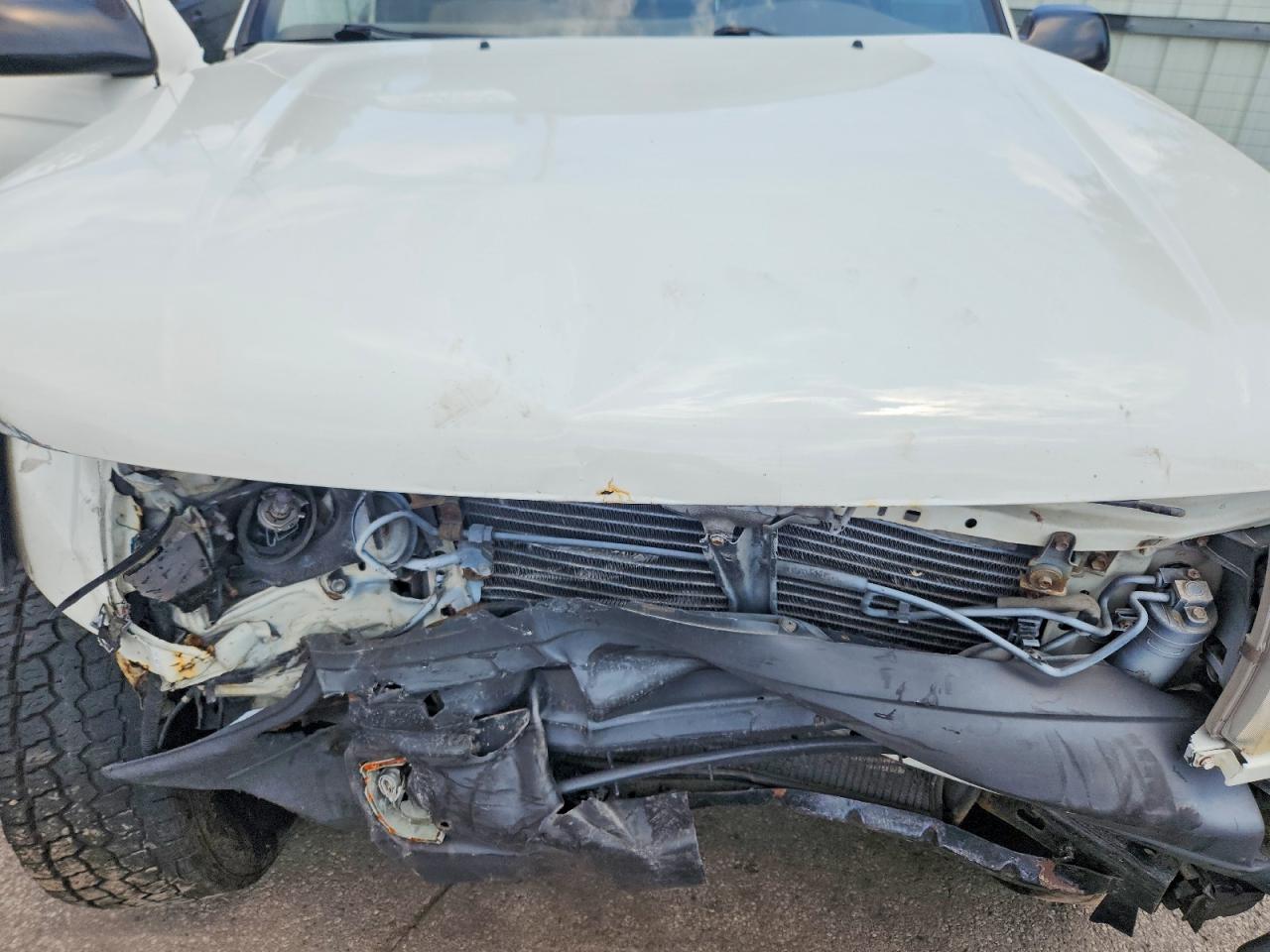 1998 Toyota Tacoma Base White vin: 4TAPM62N4WZ087450