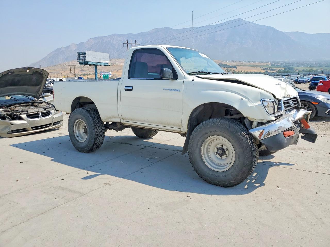 1996 Toyota Tacoma Base White vin: 4TAPM62N5TZ203055
