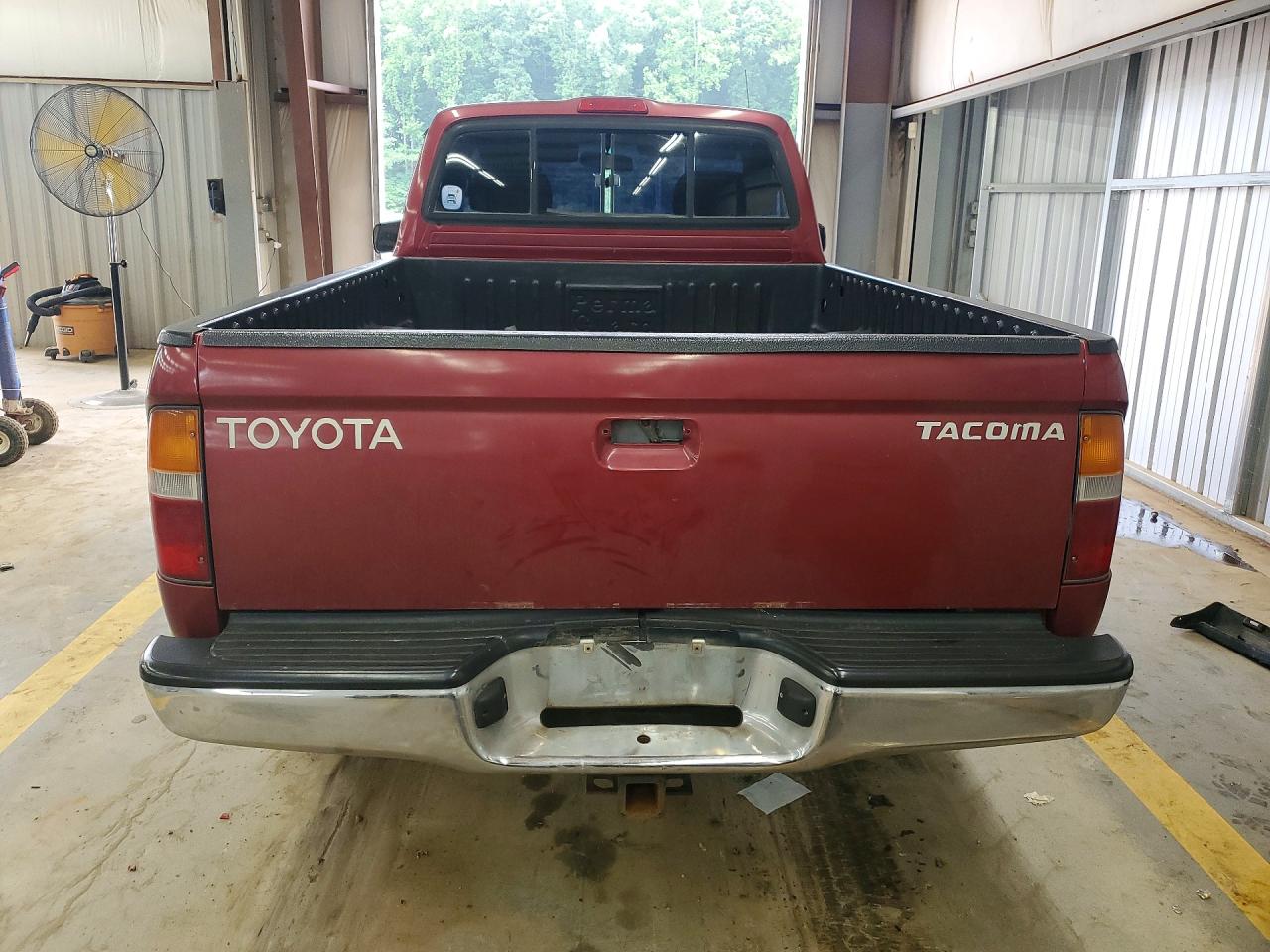1998 Toyota Tacoma Base Burgundy vin: 4TAPM62N5WZ168490
