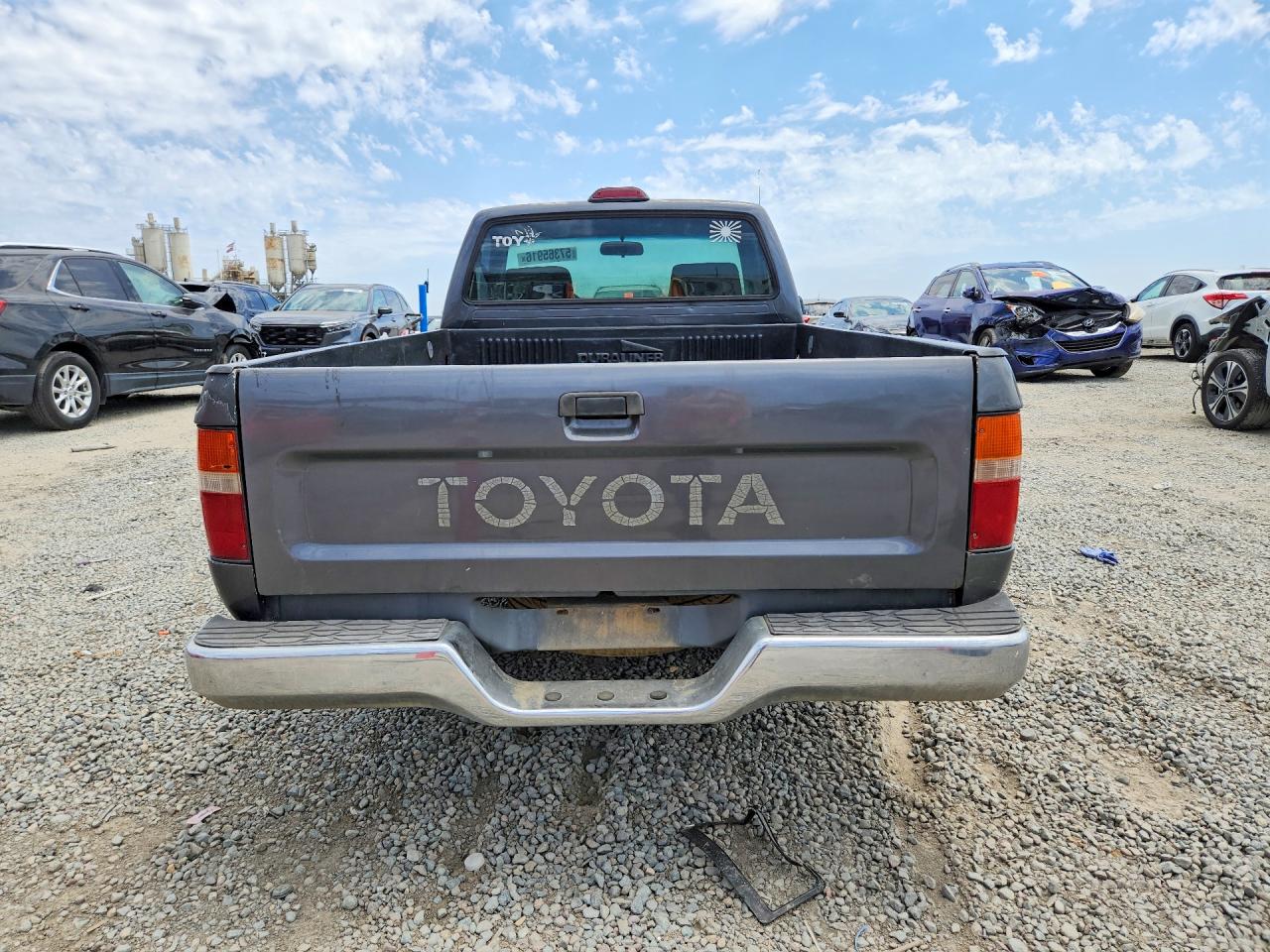 1995 Toyota Pickup Base Gray vin: 4TARN81A0SZ321027