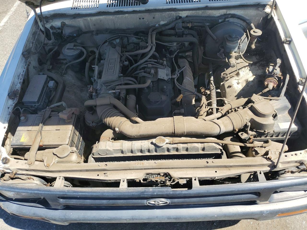 1992 Toyota Pickup White vin: 4TARN81A1NZ045204