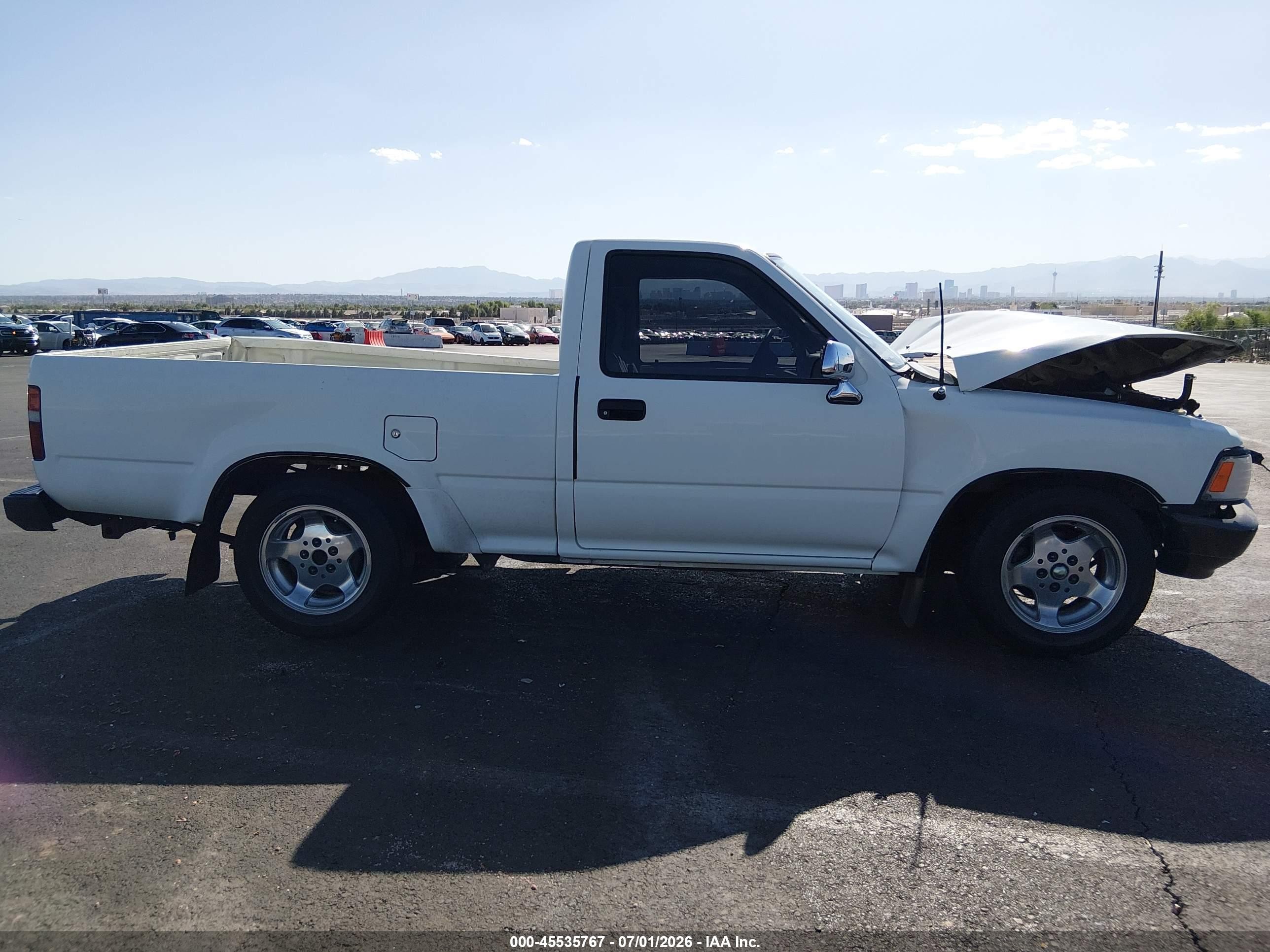 1993 Toyota Pickup 1/2 Ton Short Whlbase Stb White vin: 4TARN81A1PZ073863
