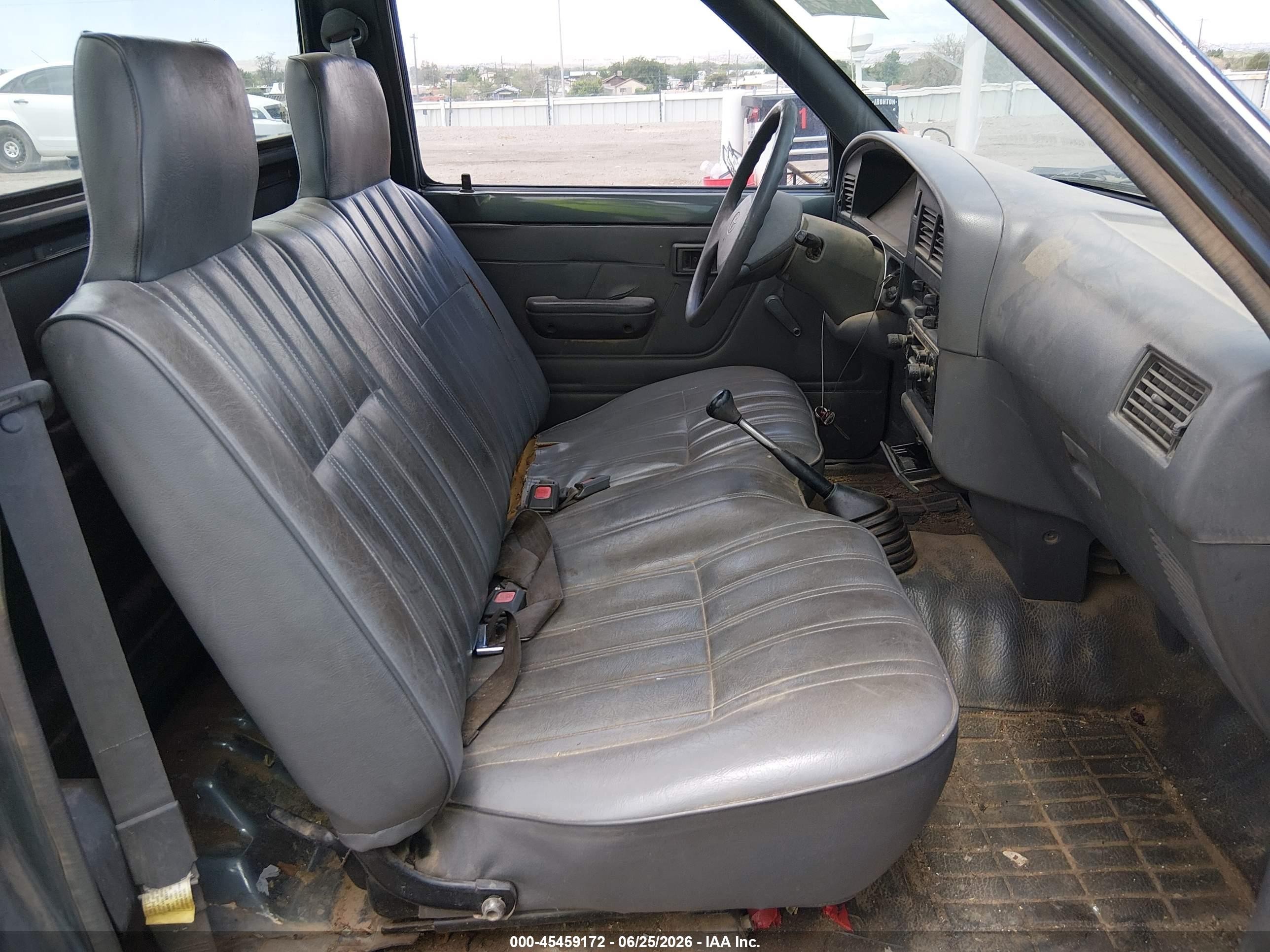 1993 Toyota Pickup 1/2 Ton Short Whlbase Stb White vin: 4TARN81A1PZ091859