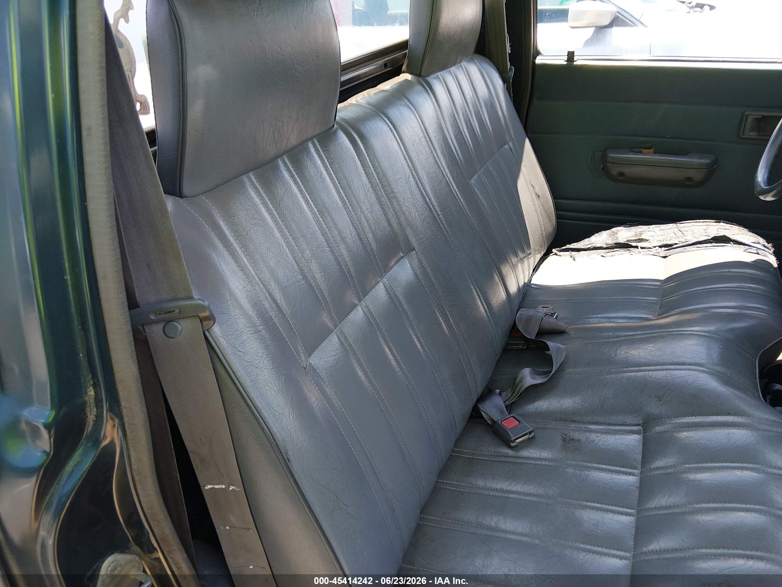 1994 Toyota Pickup 1/2 Ton Short Whlbase Stb Green vin: 4TARN81A2RZ269040