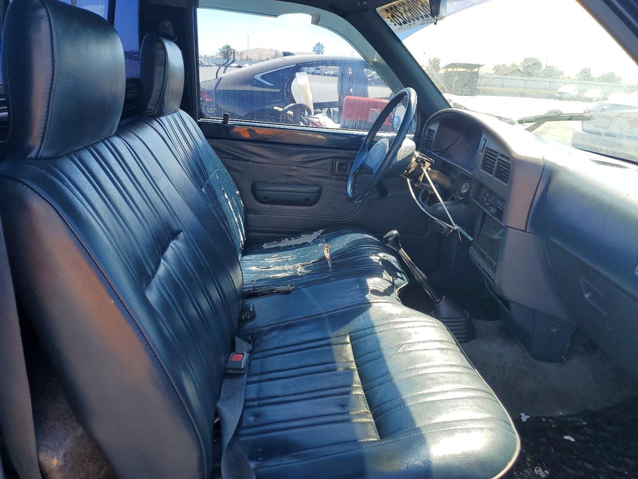 1993 Toyota Pickup 1/2 Ton Short Wheelbase Stb Two Tone vin: 4TARN81A4PZ112395