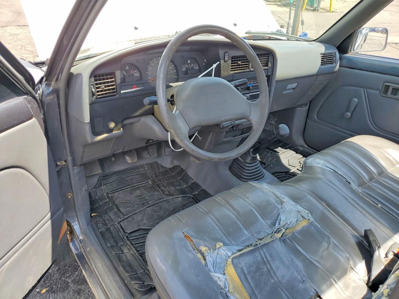 1992 Toyota Pickup Base Gray vin: 4TARN81A6NZ014711