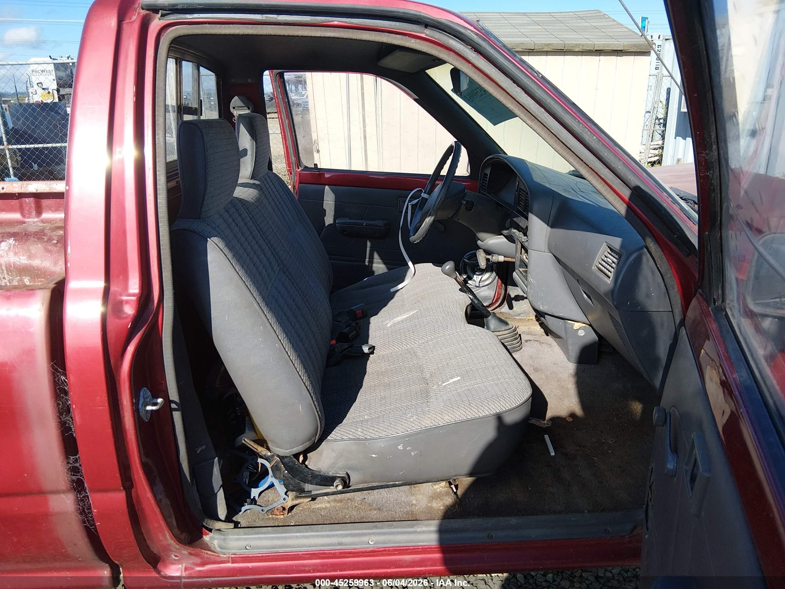 1994 Toyota Pickup 1/2 Ton Short Whlbase Stb Темно-бордовый vin: 4TARN81A8RZ267342