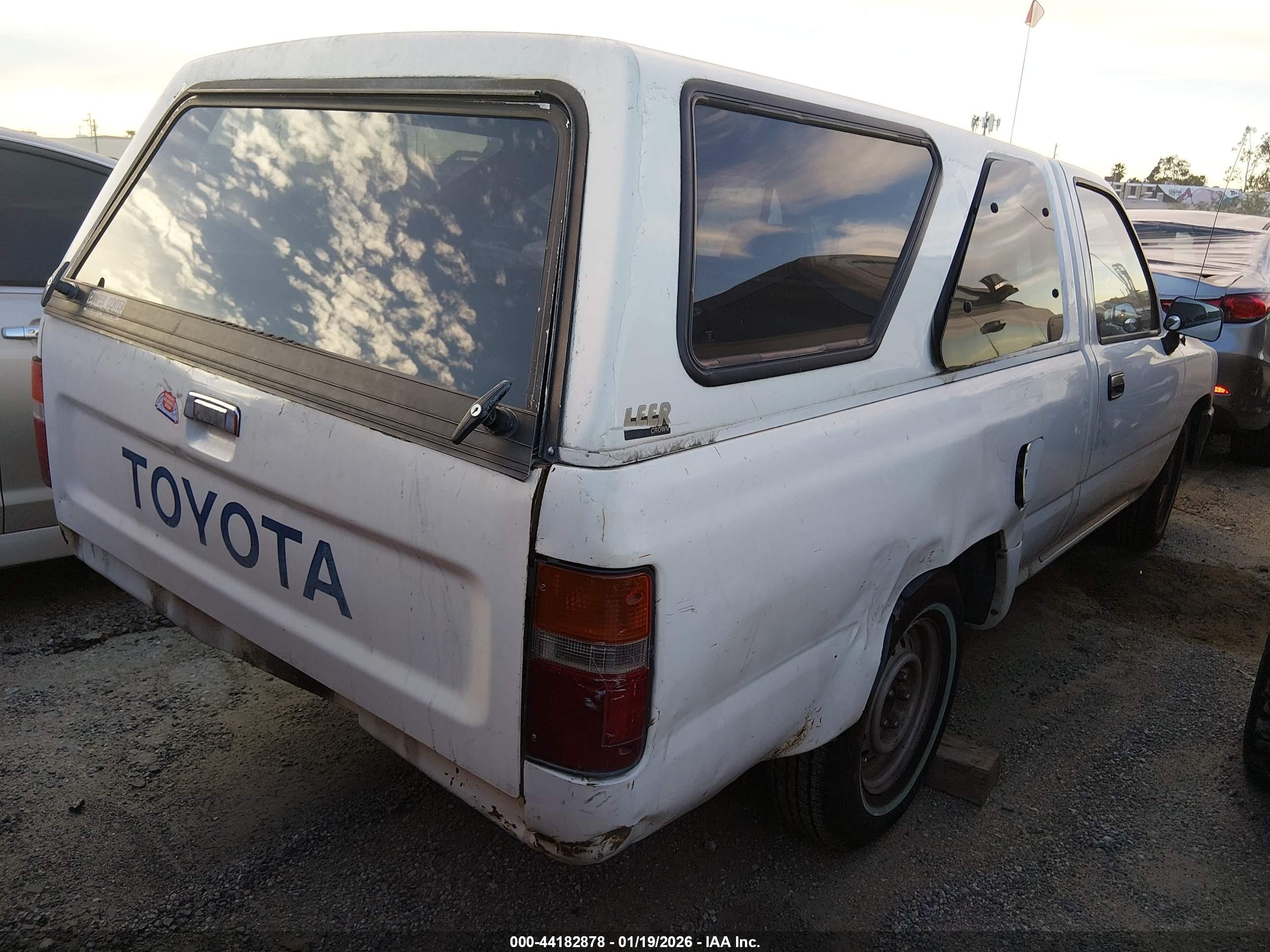 1995 Toyota Pickup 1/2 Ton Short Whlbase Stb White vin: 4TARN81A8SZ329652