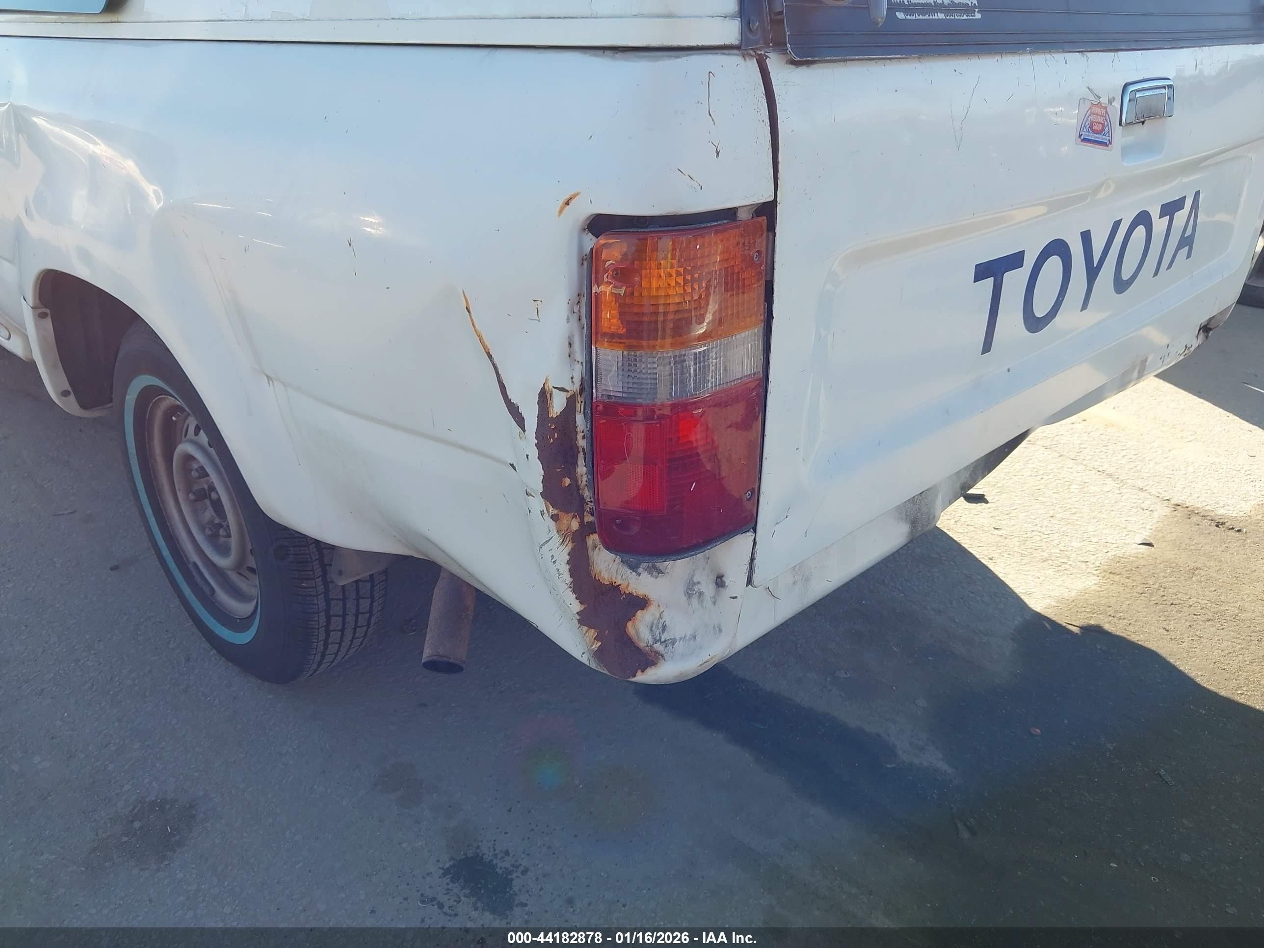 1995 Toyota Pickup 1/2 Ton Short Whlbase Stb White vin: 4TARN81A8SZ329652